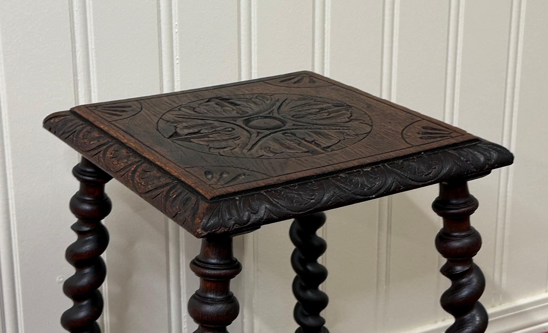 Antique English Stool Footstool Bench Carved Top Barley Twist Legs Oak c. 1920s im Angebot 7