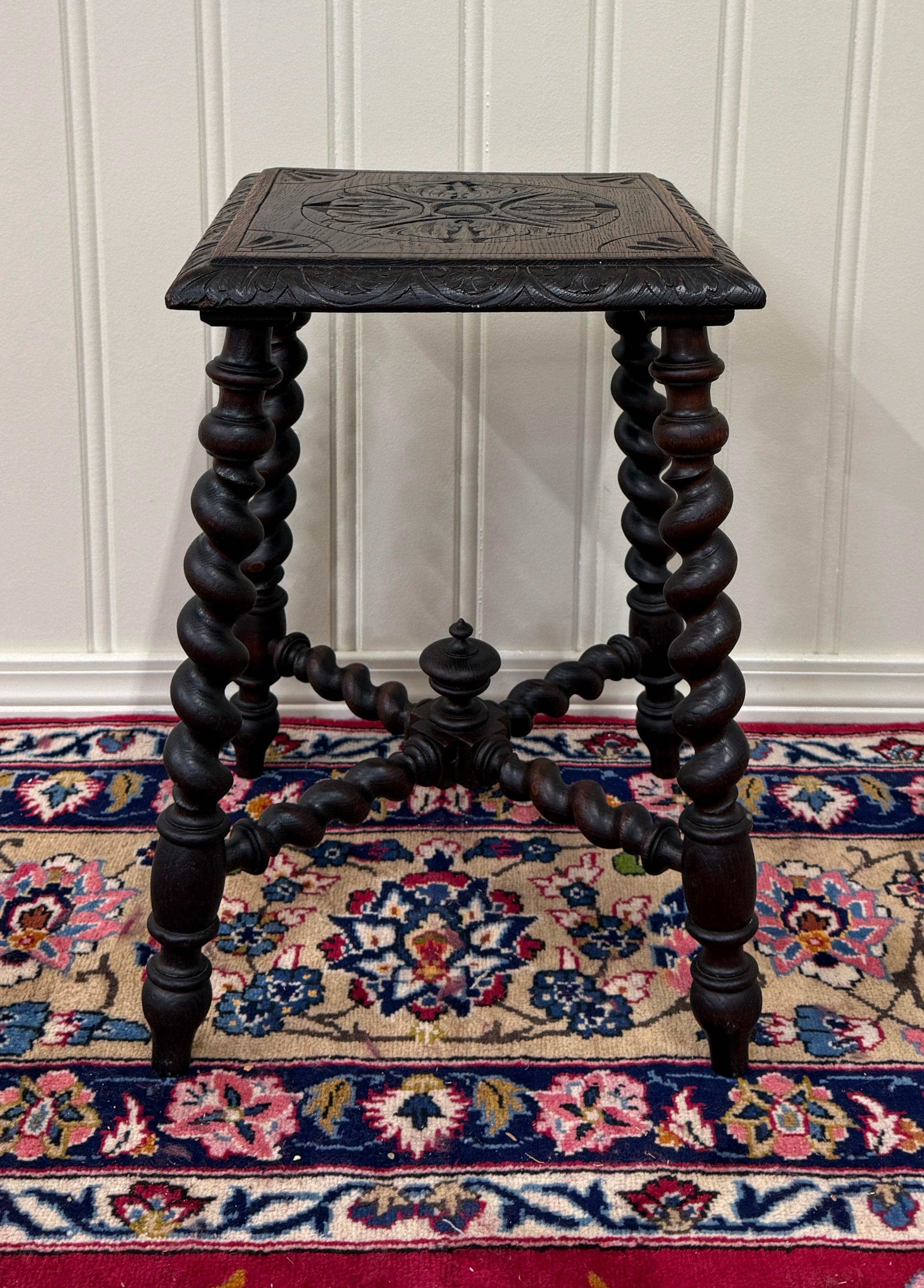 Antique English Stool Footstool Bench Carved Top Barley Twist Legs Oak c. 1920s (Arts and Crafts) im Angebot