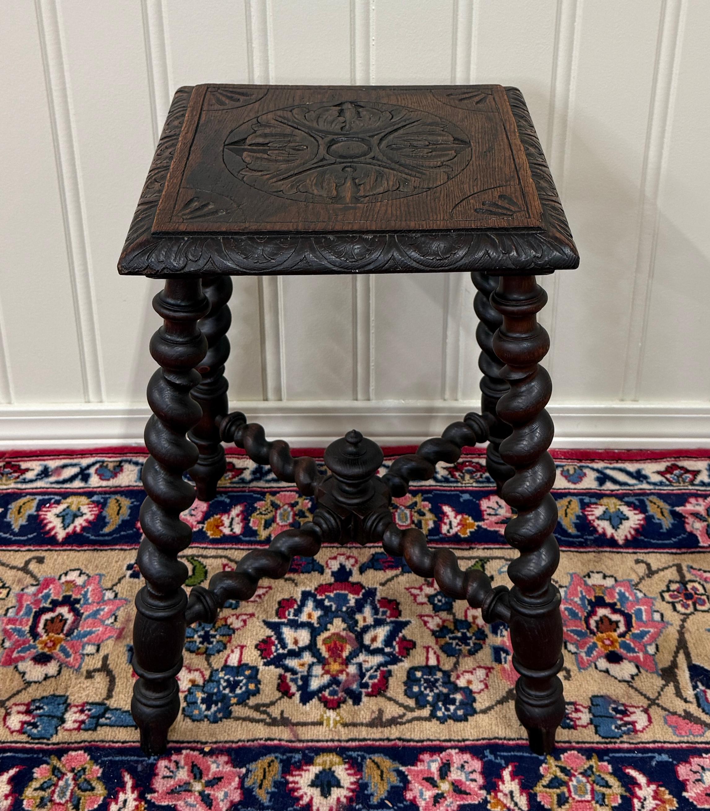 Antique English Stool Footstool Bench Carved Top Barley Twist Legs Oak c. 1920s (Englisch) im Angebot