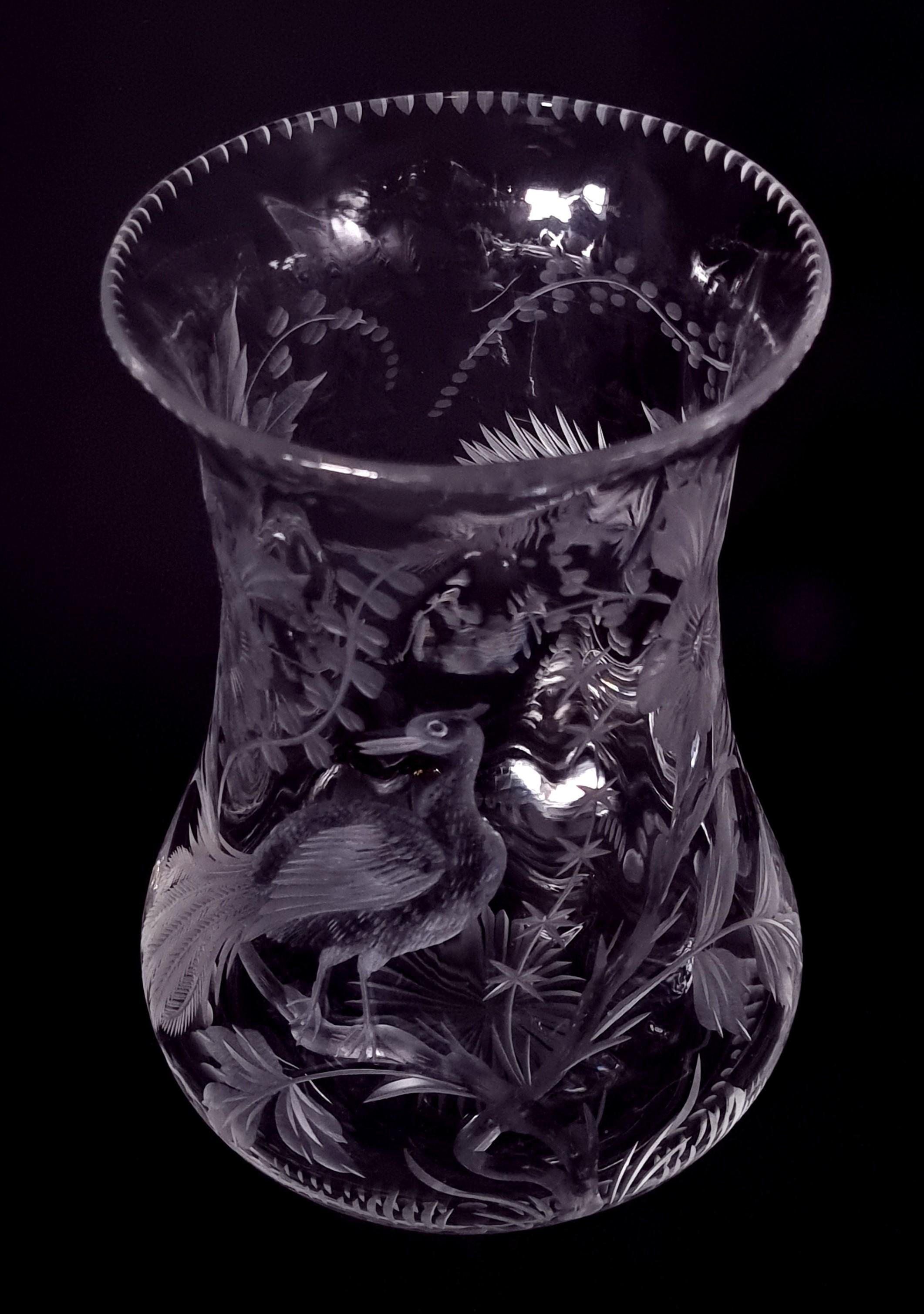 Antique English Stourbridge hand engraved glass vase circa 1890 For Sale 1