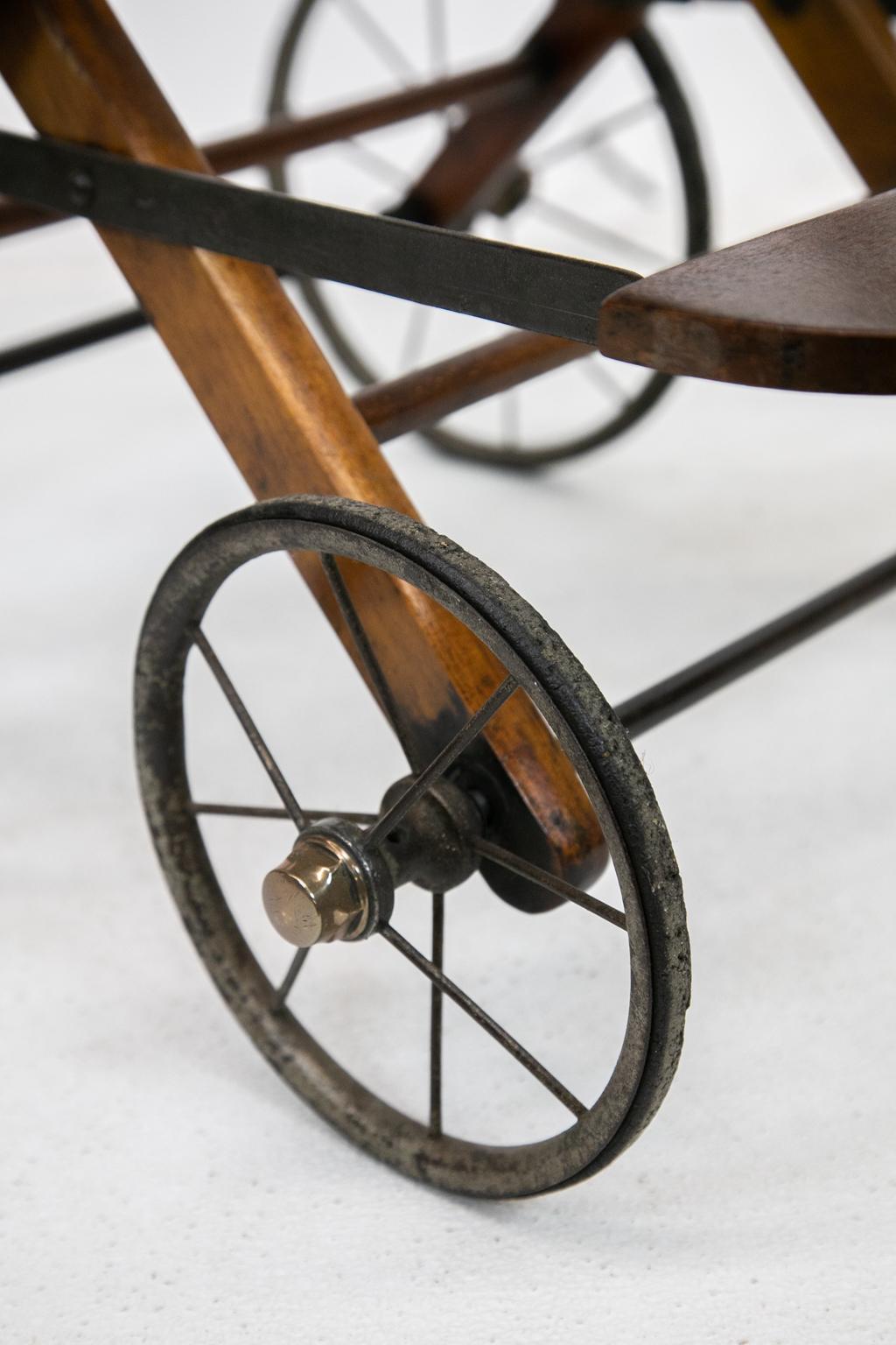 Métal Stroller anglais ancien