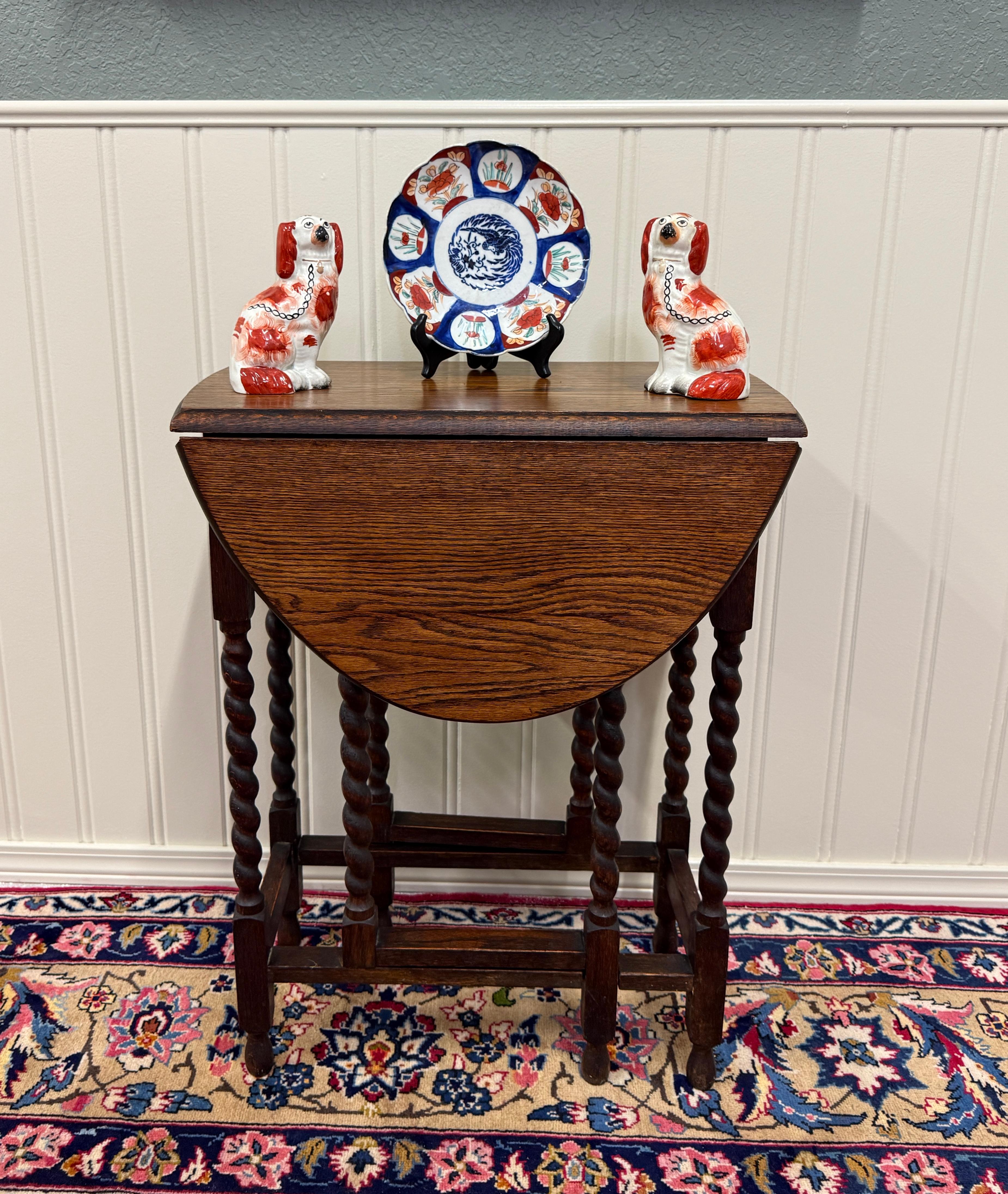 CHARMING Antique English Oak Drop Leaf Gateleg Oval Table~~Barley Twist Legs ~~c. 1930s  

        Always in high demand

        Solid and sturdy with very nice oak patina 

        Versatile petite size
        29.25