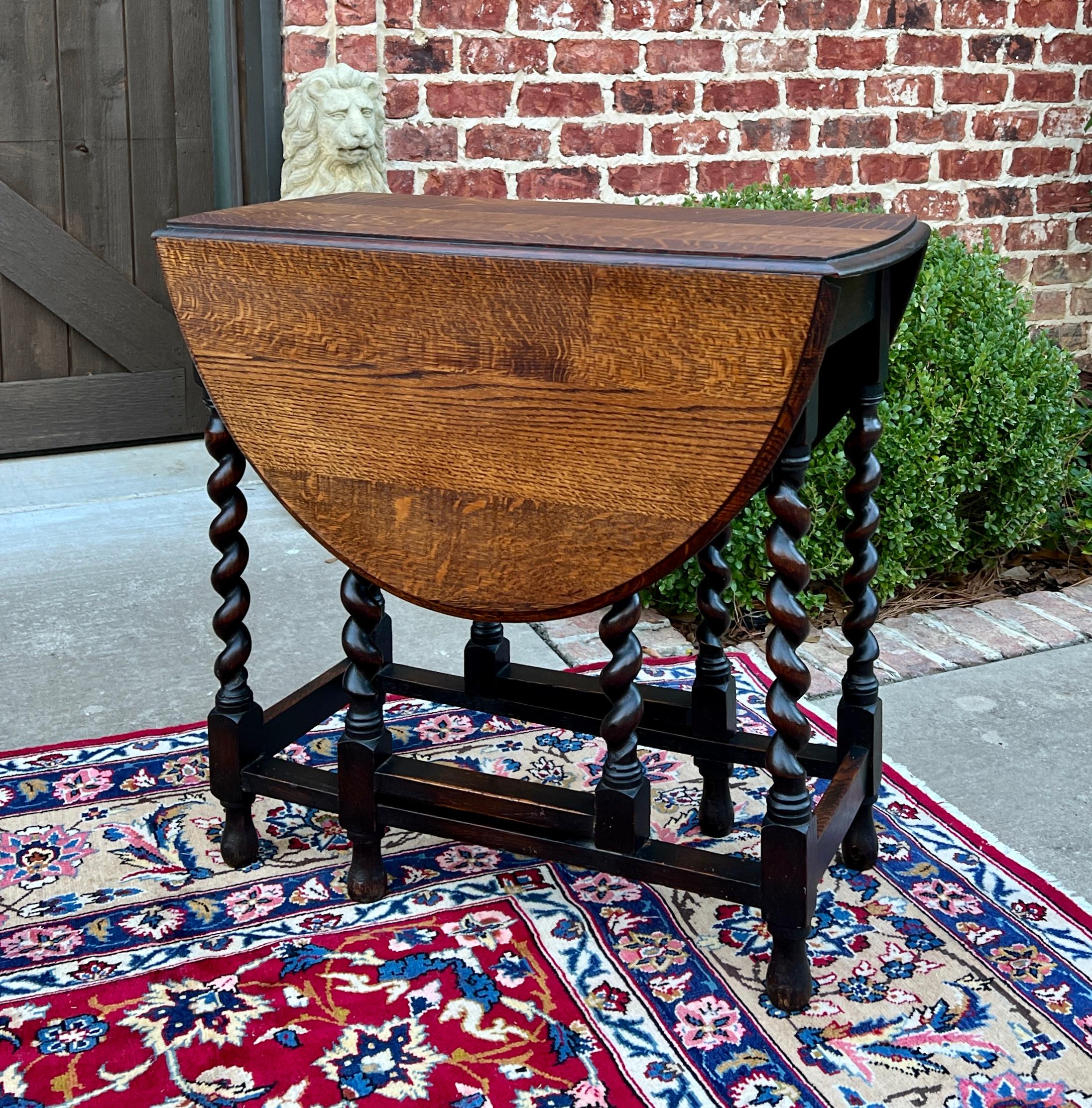 Sculpté Ancienne table anglaise Drop Leaf Gateleg Barley Twist Oak Oval c. 1920-30s en vente