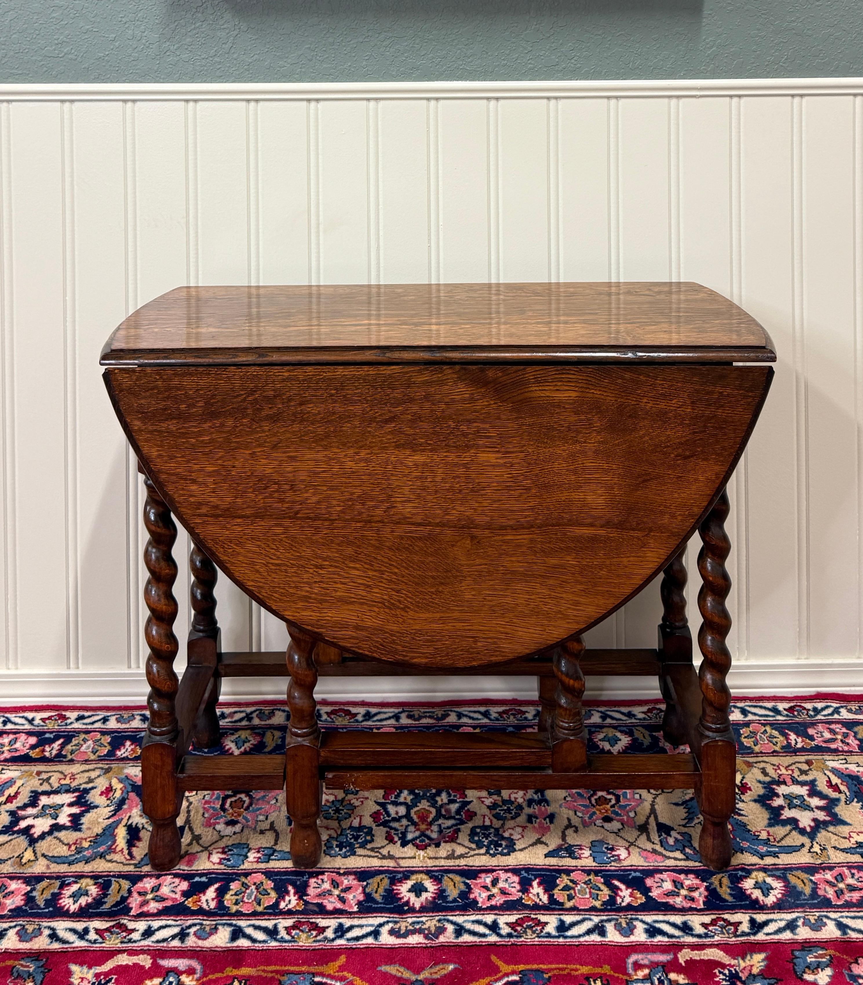 Antique English Table Drop Leaf Gateleg Barley Twist Tiger Oak Oval c. 1920-30s For Sale 5