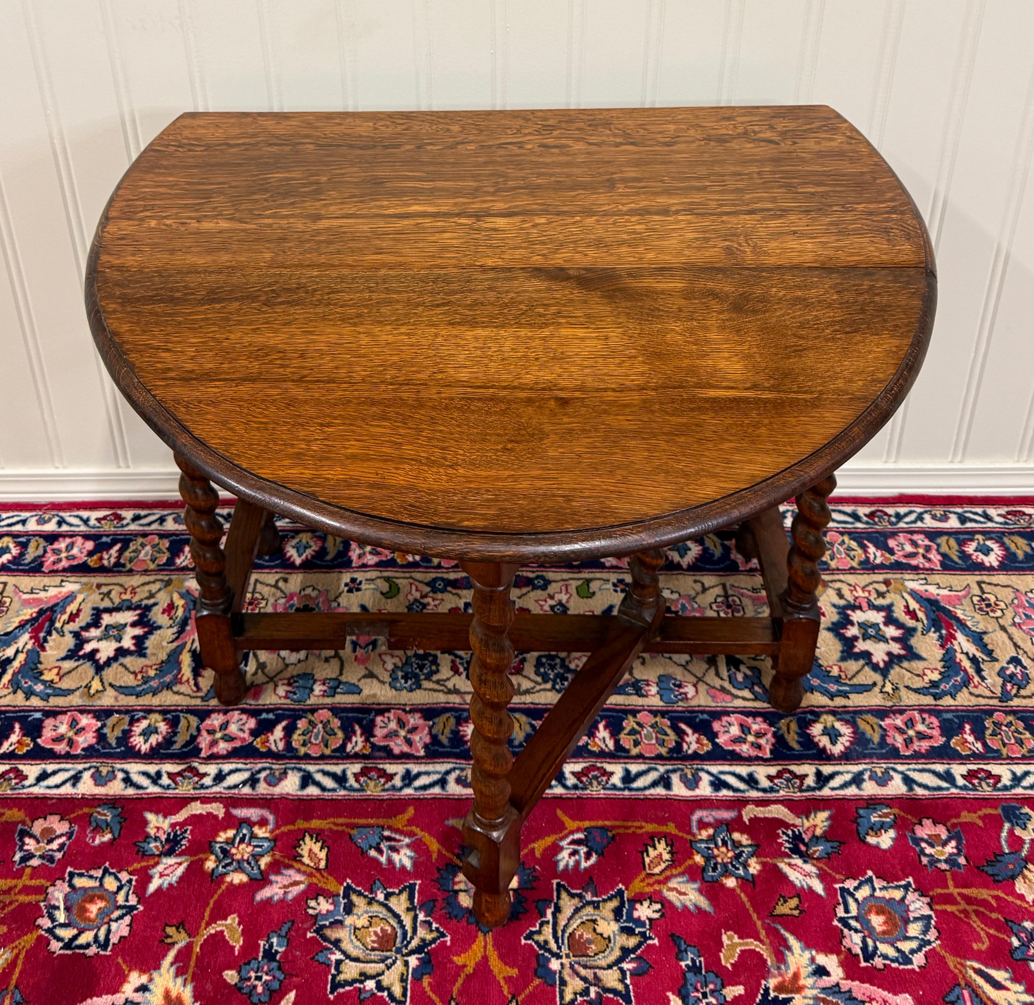 Antique English Table Drop Leaf Gateleg Barley Twist Tiger Oak Oval c. 1920-30s For Sale 9
