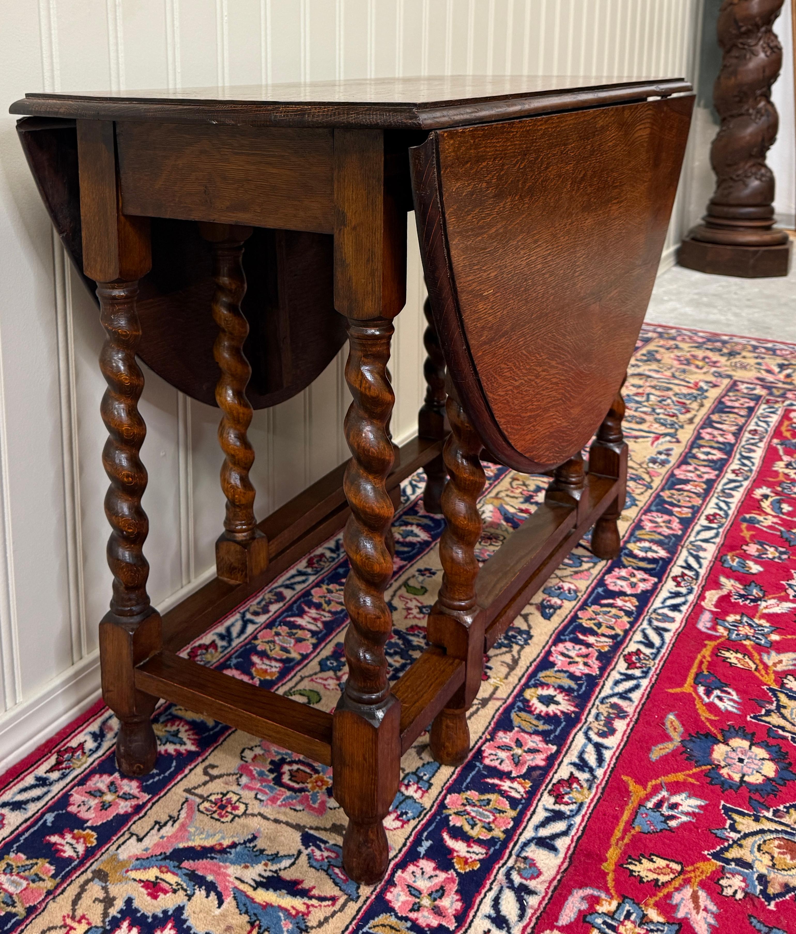 Antique English Table Drop Leaf Gateleg Barley Twist Tiger Oak Oval c. 1920-30s For Sale 2