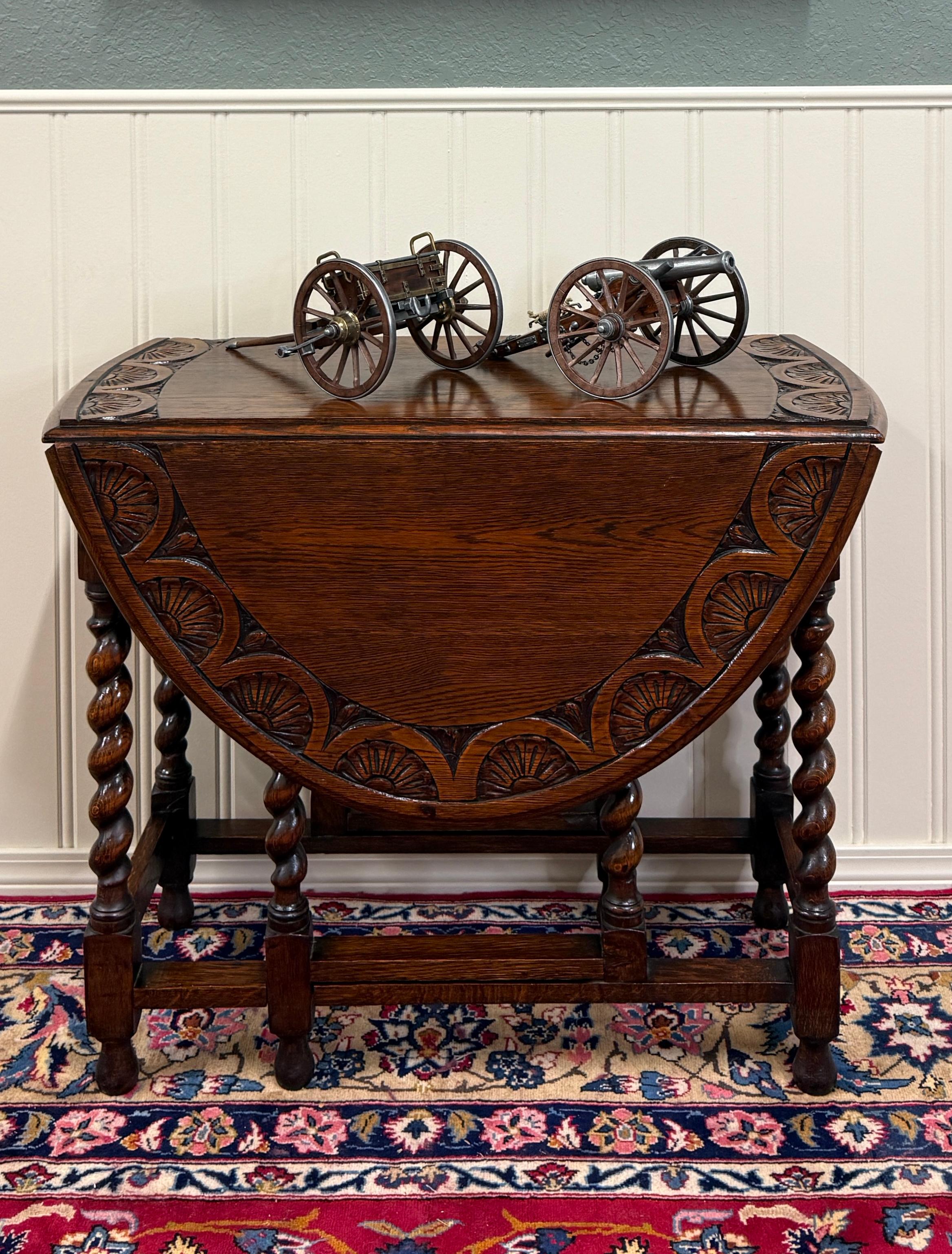 Antique English Table Drop Leaf Gateleg CARVED TOP Barley Twist Oak c. 1920-30s For Sale 4