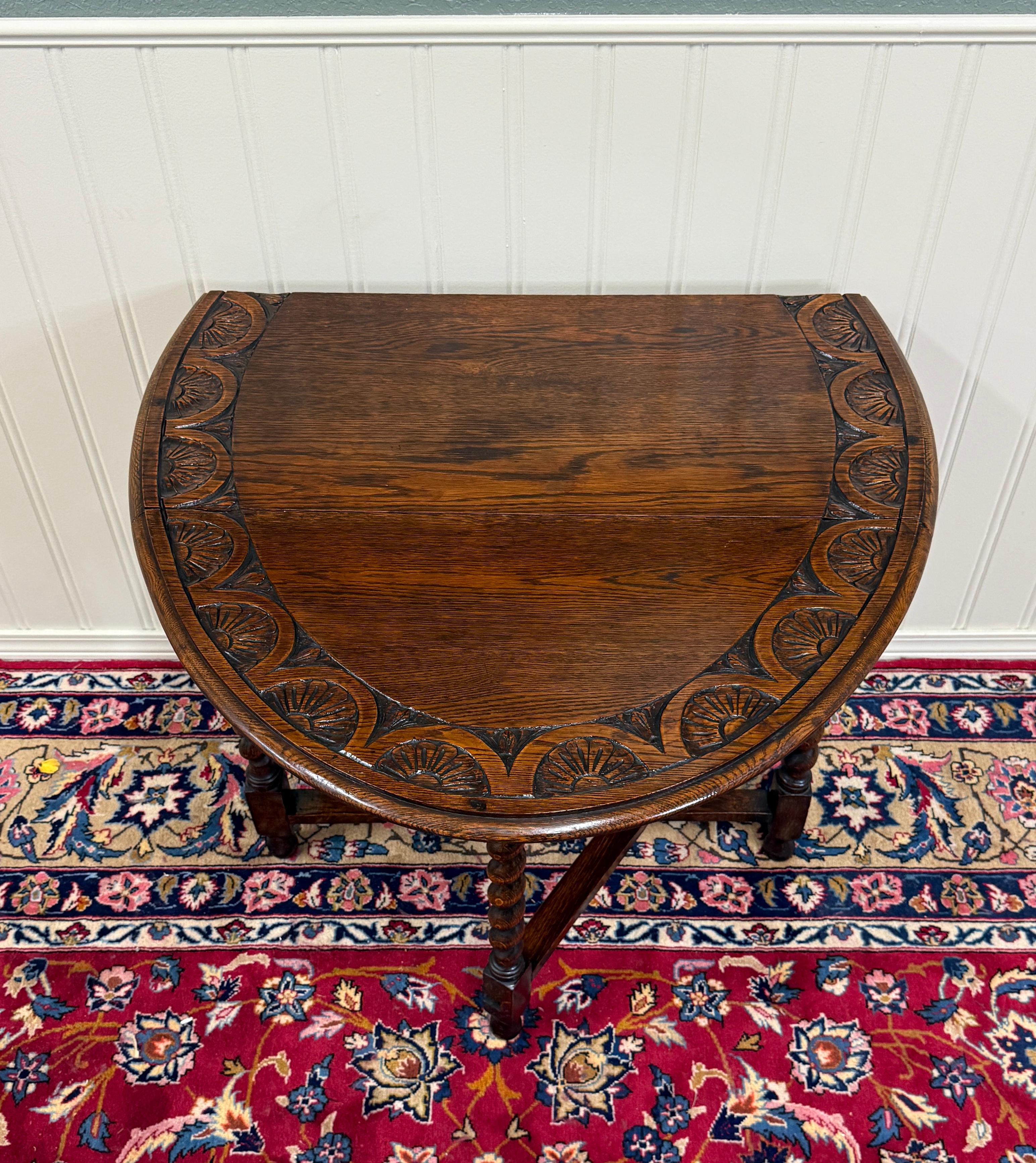 Antique English Table Drop Leaf Gateleg CARVED TOP Barley Twist Oak c. 1920-30s For Sale 10