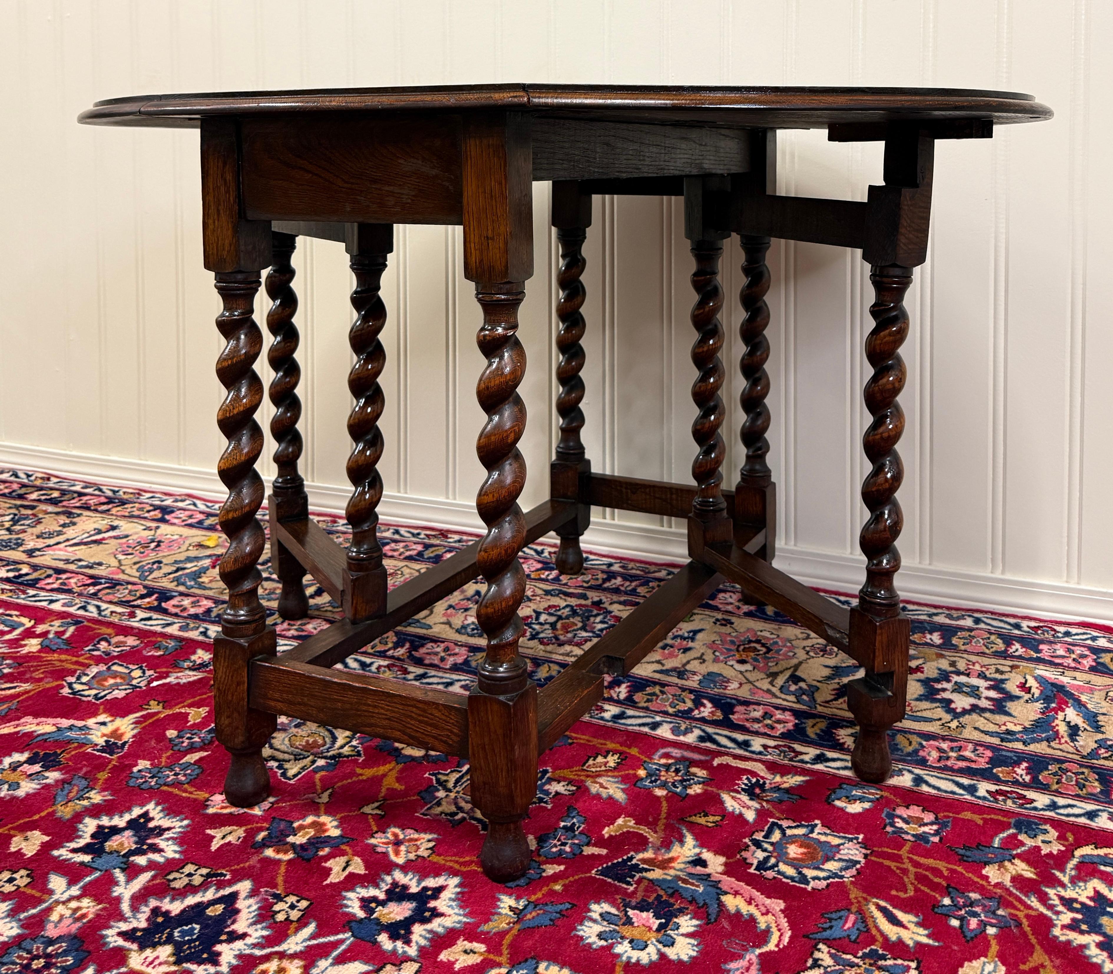 Antique English Table Drop Leaf Gateleg CARVED TOP Barley Twist Oak c. 1920-30s For Sale 13