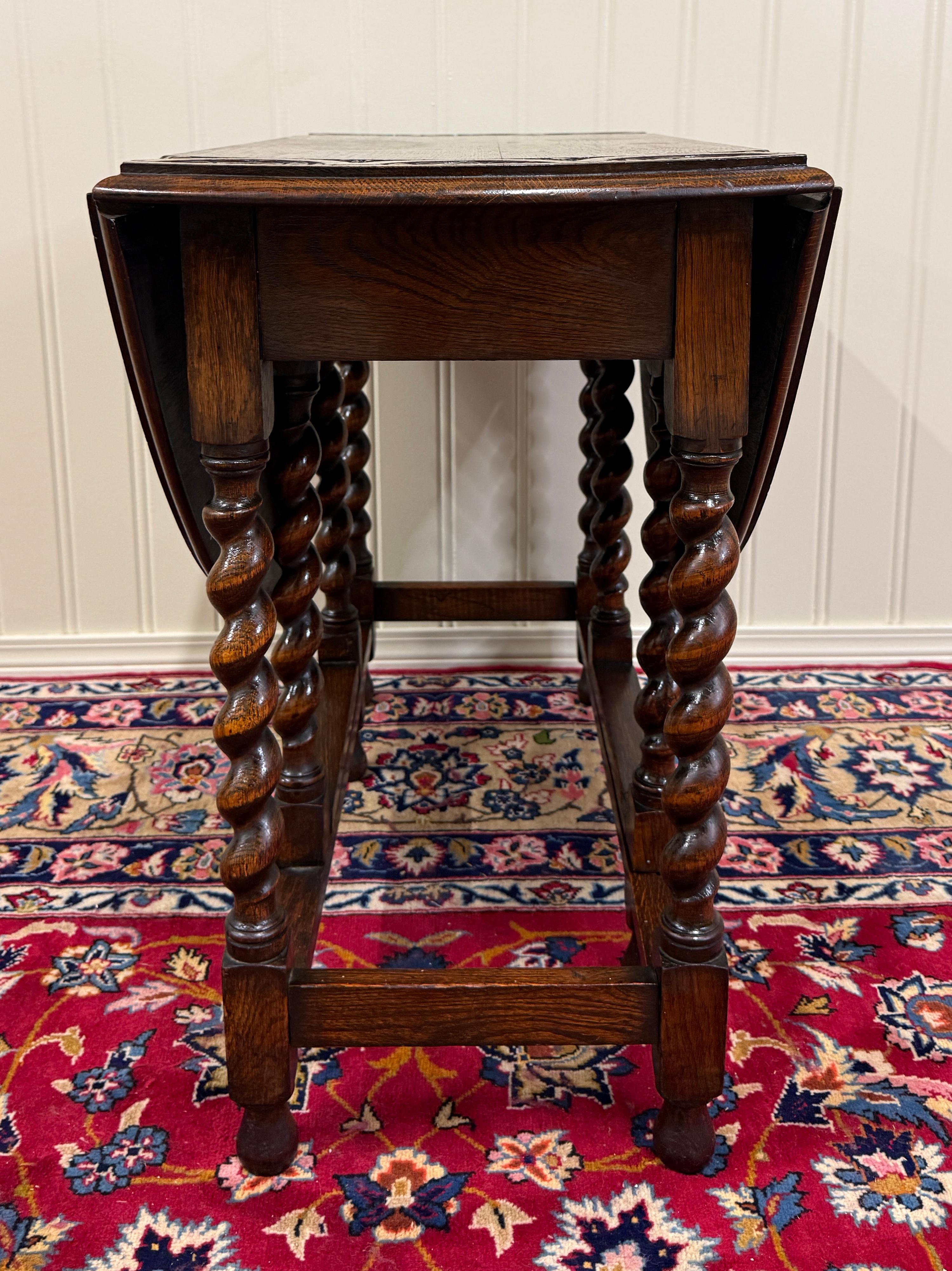 Antique English Table Drop Leaf Gateleg CARVED TOP Barley Twist Oak c. 1920-30s For Sale 14
