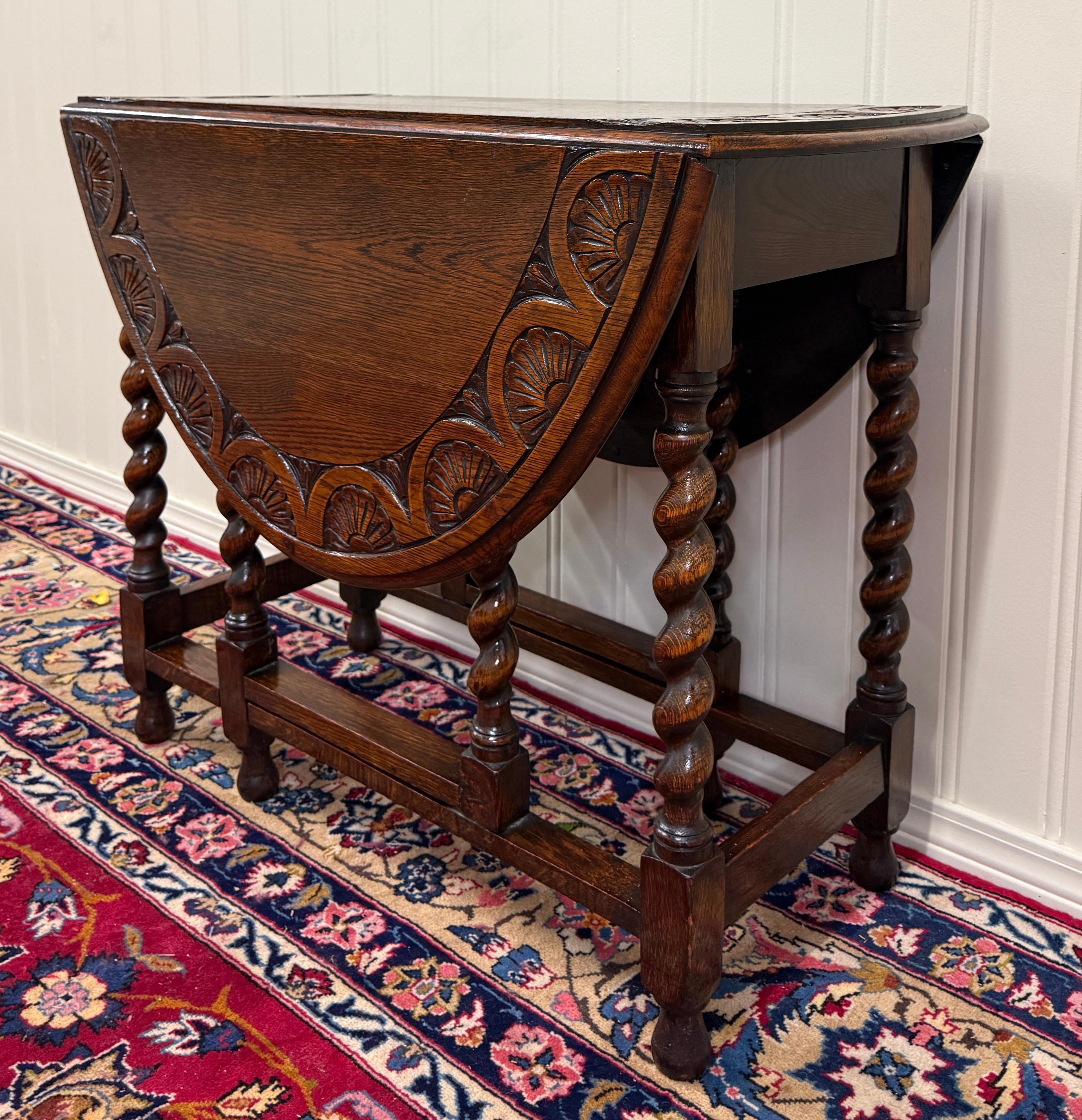 Antique English Table Drop Leaf Gateleg CARVED TOP Barley Twist Oak c. 1920-30s For Sale 1