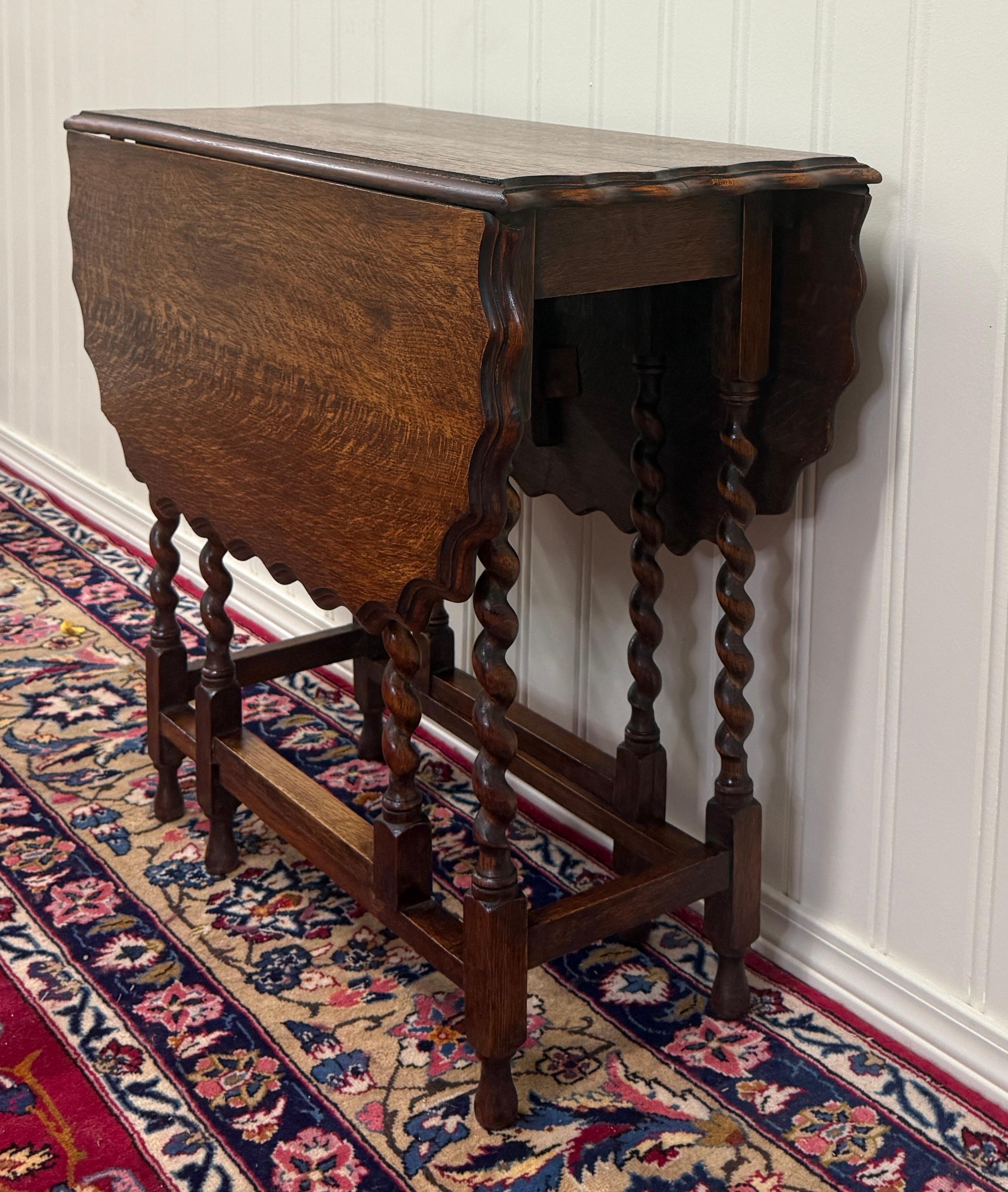 Antique English Table Drop Leaf Gateleg Pie Crust Top Barley Twist Oak c. 1930s For Sale 4