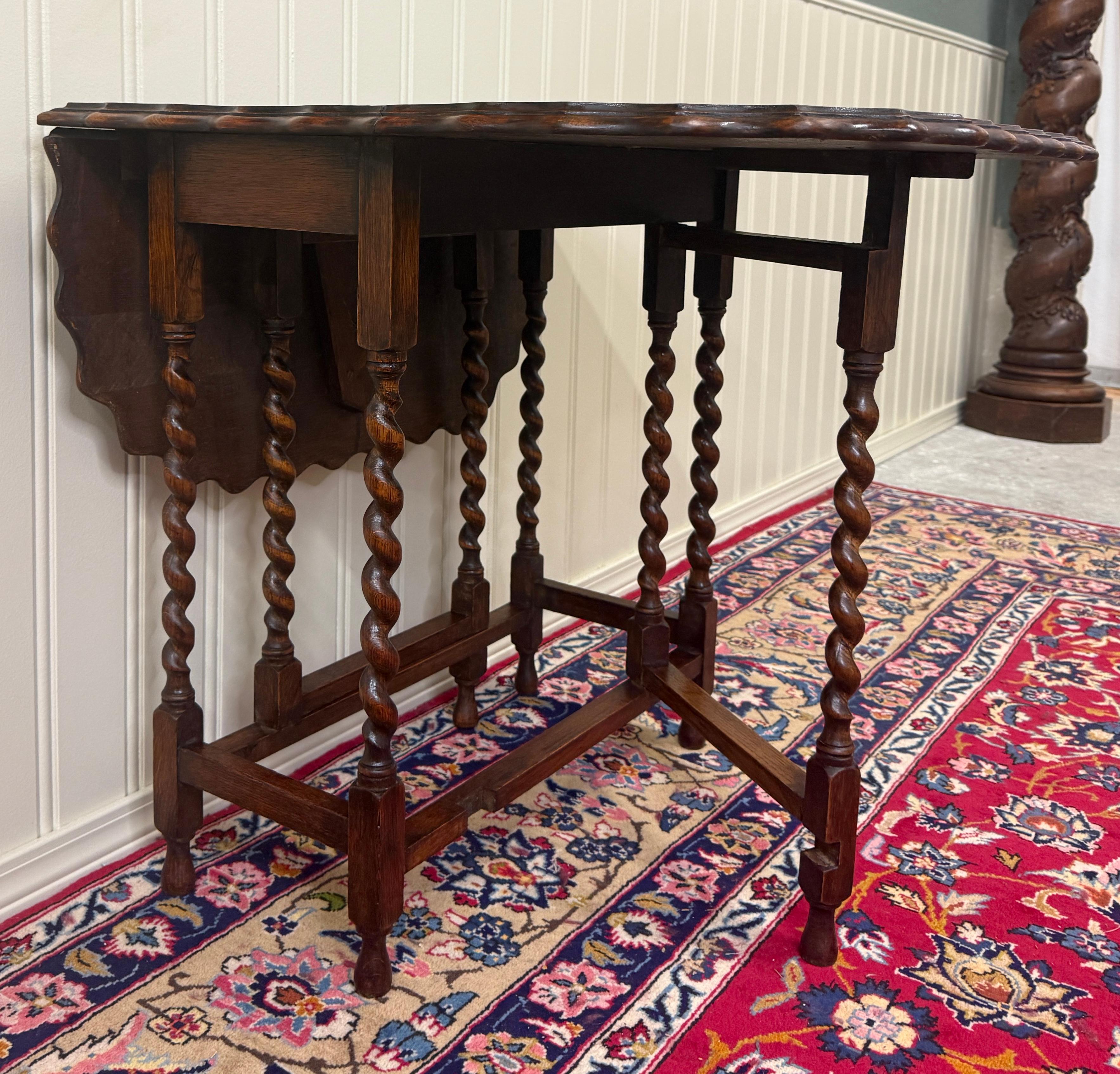 Antique English Table Drop Leaf Gateleg Pie Crust Top Barley Twist Oak c. 1930s For Sale 10