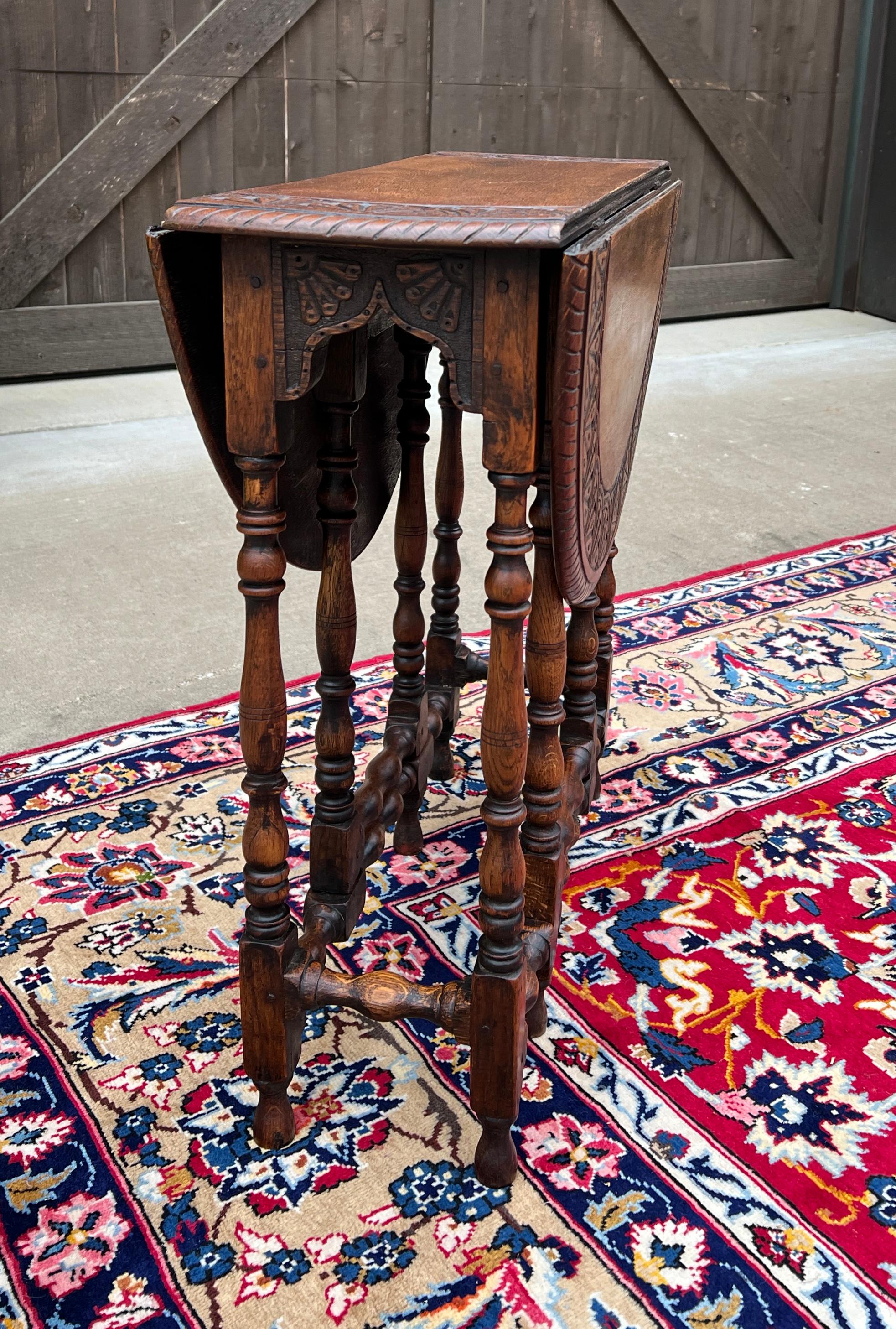 Antique English Table Drop Leaf Gateleg Turned Post Carved Top Oak Oval In Good Condition For Sale In Tyler, TX
