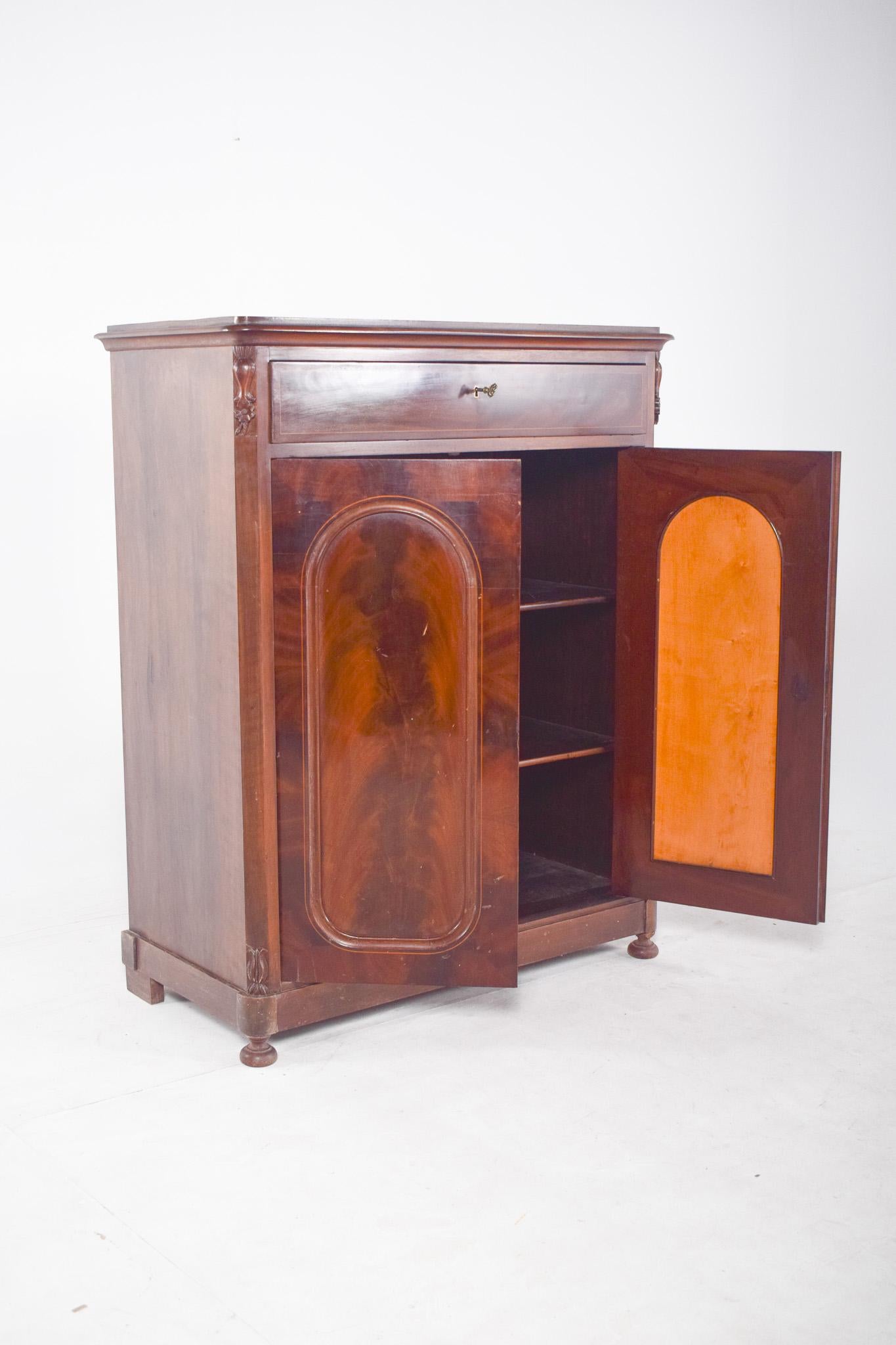 Antique English Tall Cabinet In Good Condition For Sale In Lisboa, Lisboa