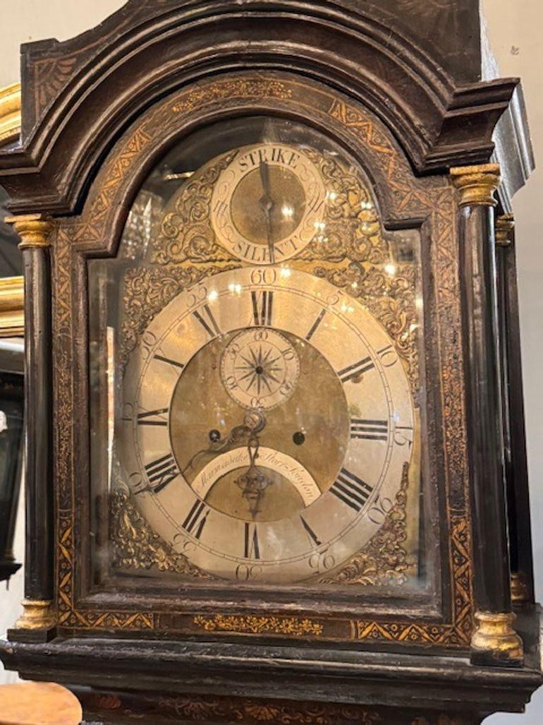 Anglais Horloge anglaise ancienne à grand boîtier avec motif chinoiserie en vente