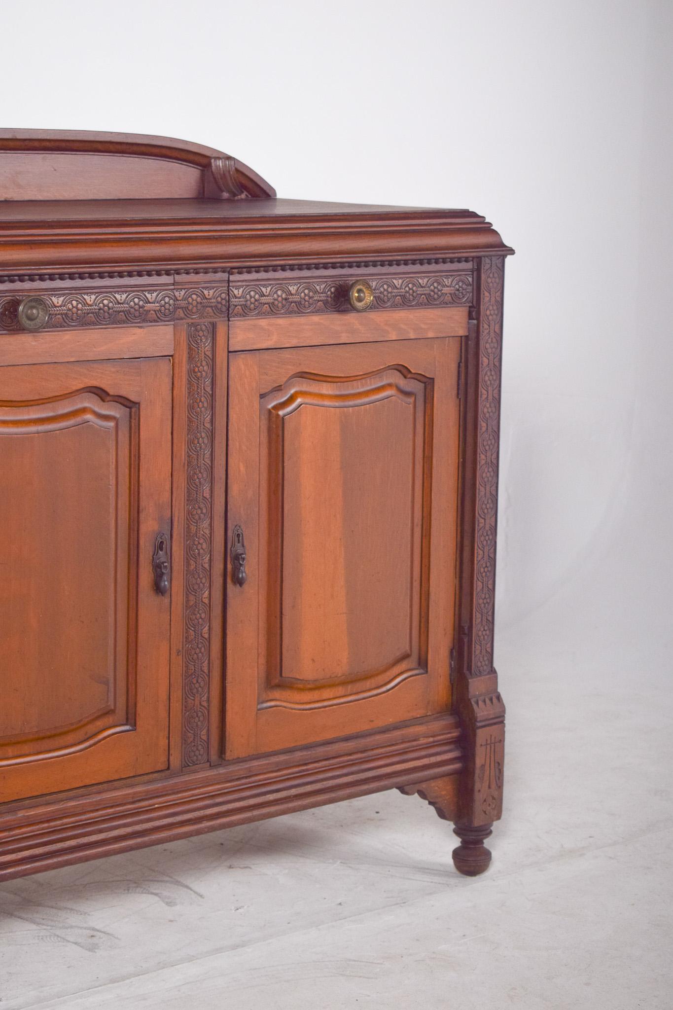 Antica credenza alta inglese in Oak con una piccola elevazione In condizioni buone in vendita a Lisboa, Lisboa