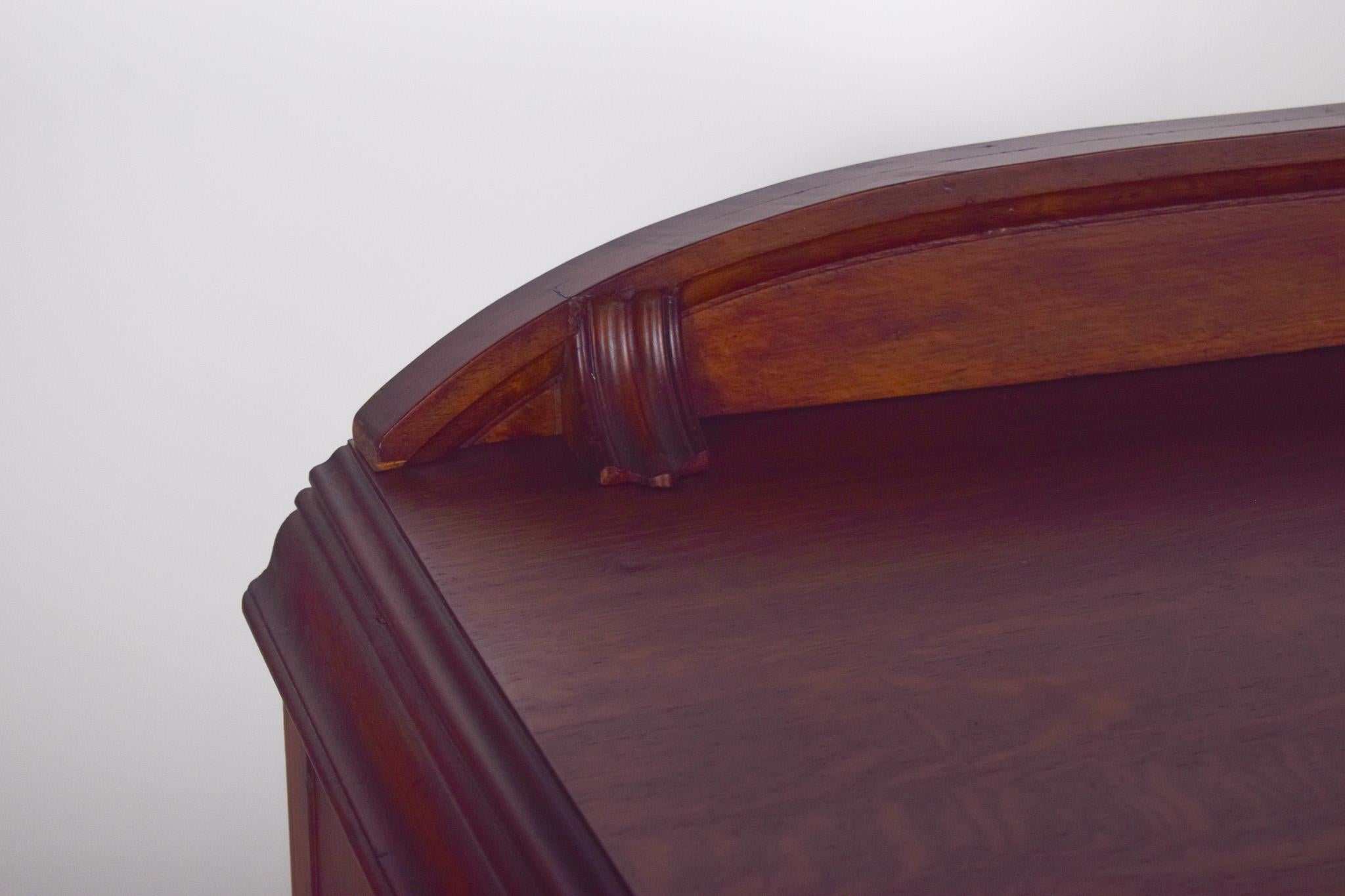 Antica credenza alta inglese in Oak con una piccola elevazione in vendita 2