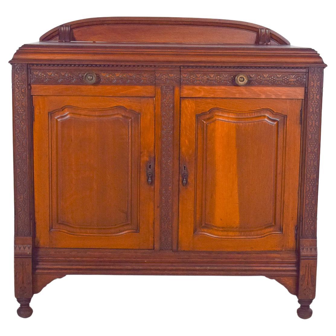 Antica credenza alta inglese in Oak con una piccola elevazione in vendita