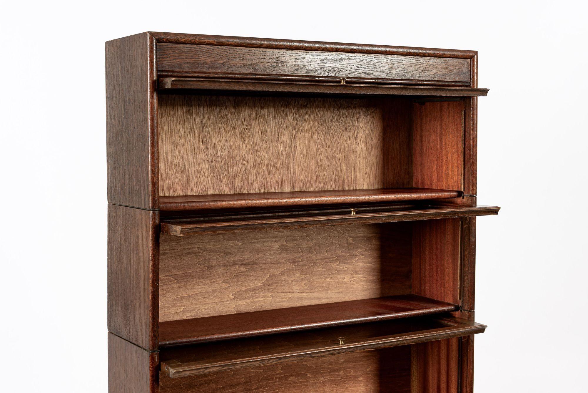 Antico mobile libreria inglese a spalliera in legno di Oak Wood In condizioni buone in vendita a Detroit, MI