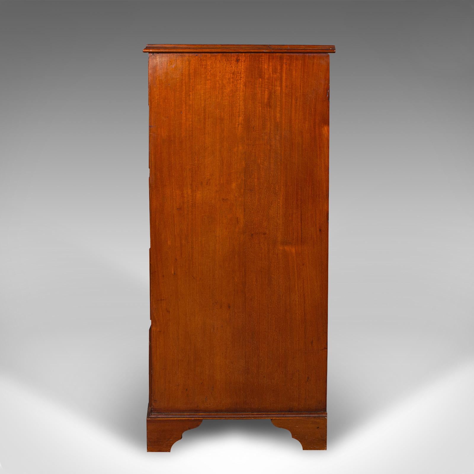 Antico cassettone inglese, cassettiera, noce vittoriano, fiamma, Circa 1850 In condizioni buone in vendita a Hele, Devon, GB