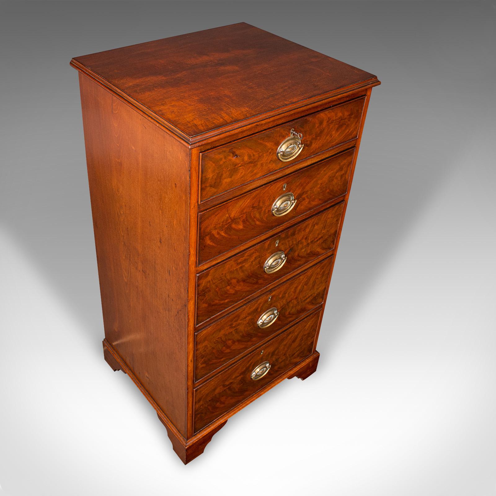 Metà XIX secolo Antico cassettone inglese, cassettiera, noce vittoriano, fiamma, Circa 1850 in vendita