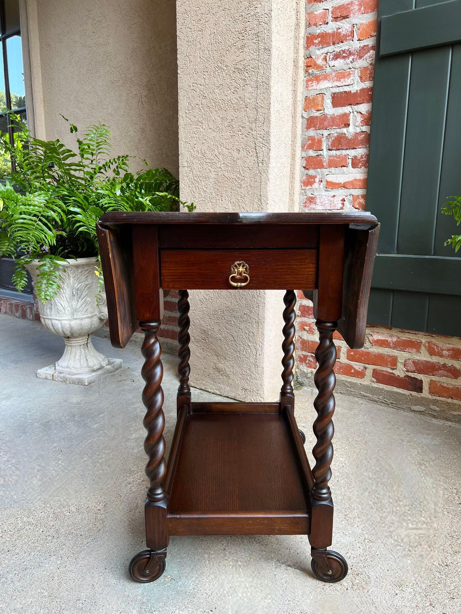 Colonial britannique Antique chariot à thé et à boissons anglais barley Twist Dumbwaiter table à abattant en vente