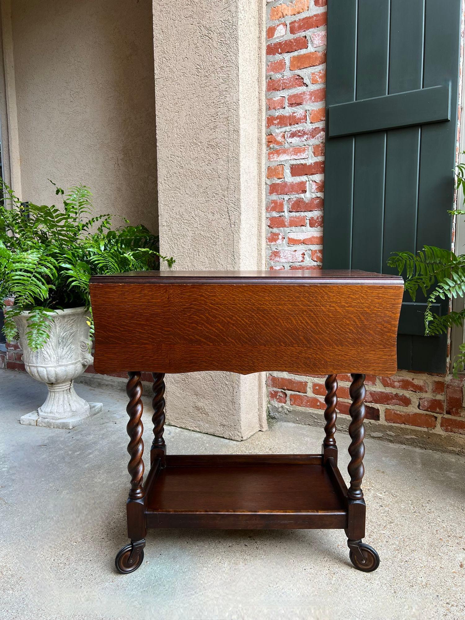 Tourné Antique chariot à thé et à boissons anglais barley Twist Dumbwaiter table à abattant en vente