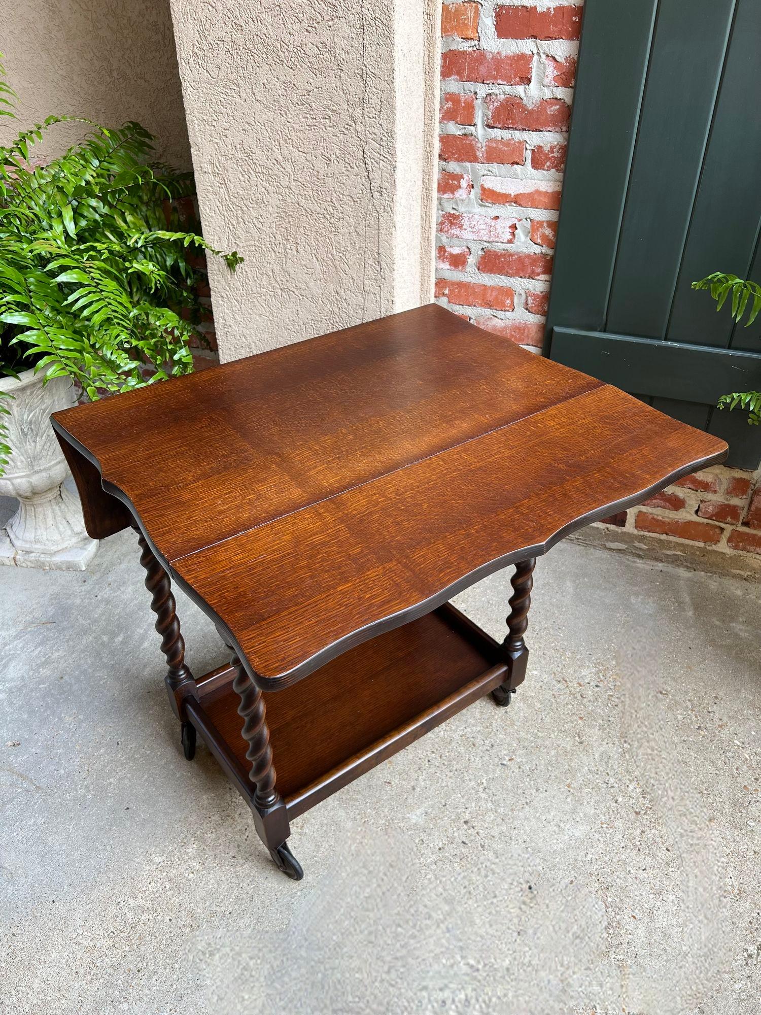 Milieu du XXe siècle Antique chariot à thé et à boissons anglais barley Twist Dumbwaiter table à abattant en vente