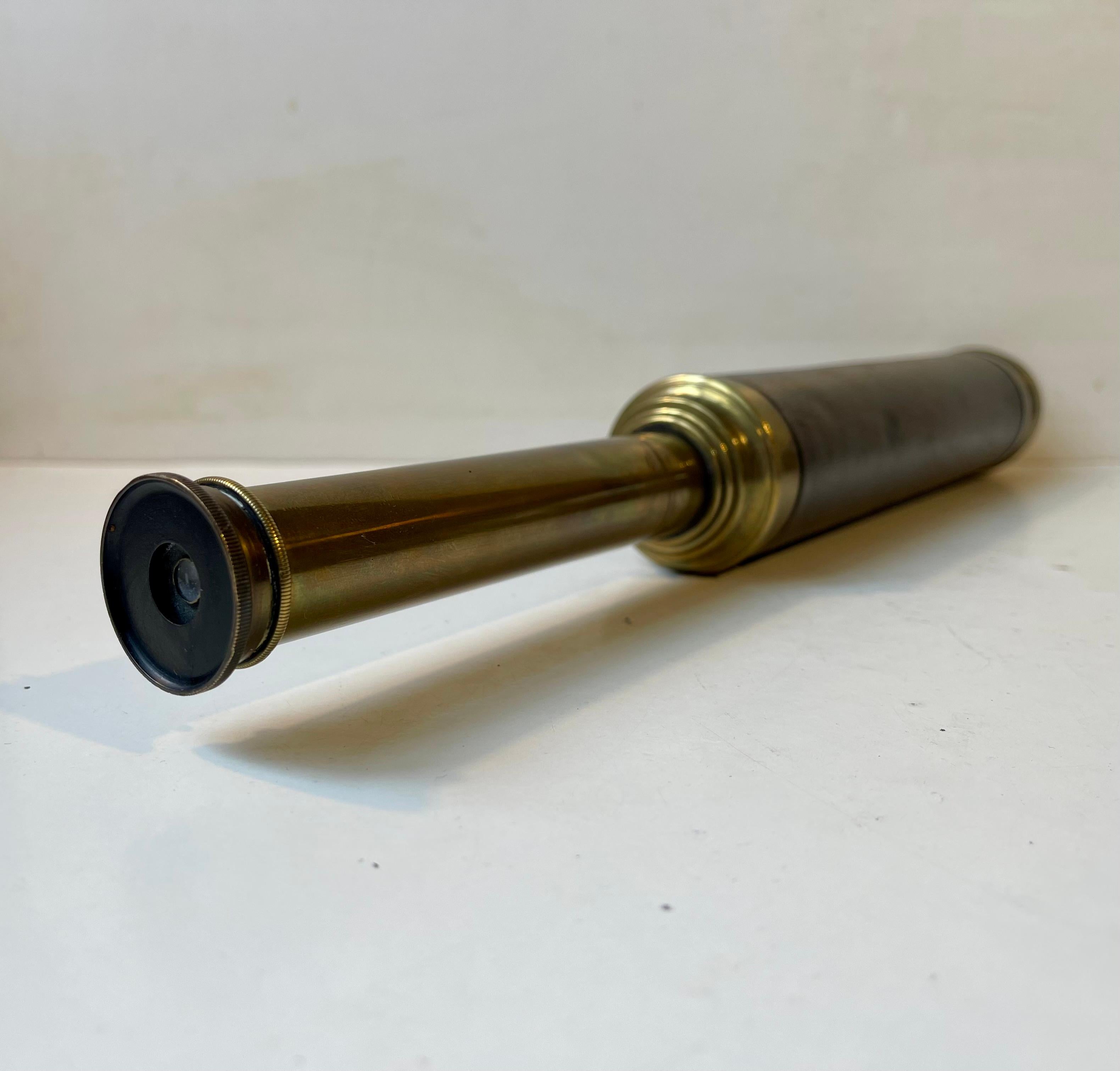 Antique English Telescopic Ocean Monocular in Brass & Leather In Good Condition In Esbjerg, DK