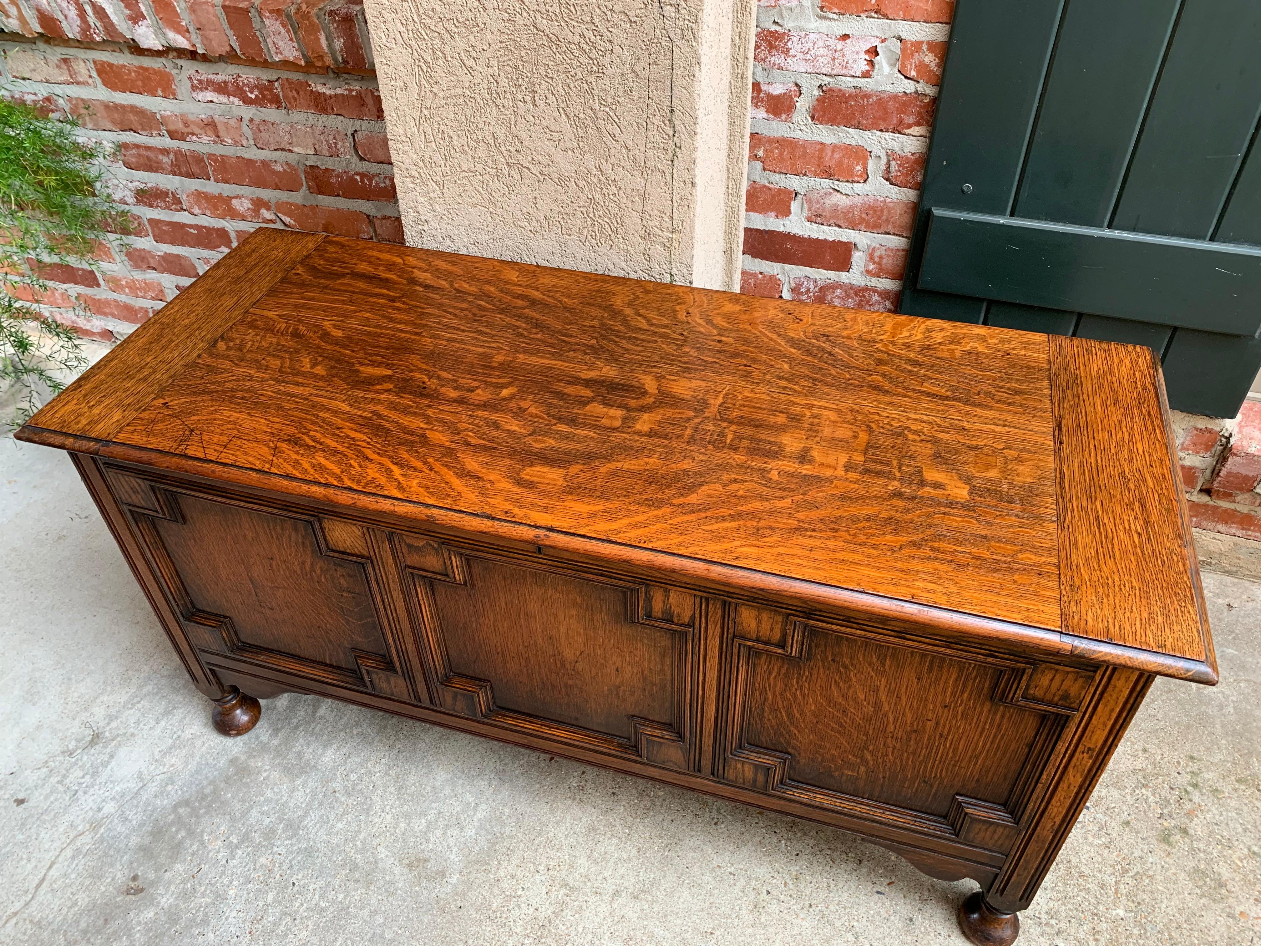 English Tiger Oak Blanket Box Trunk Hope Chest Table Jacobean, 20th Century In Good Condition In Shreveport, LA