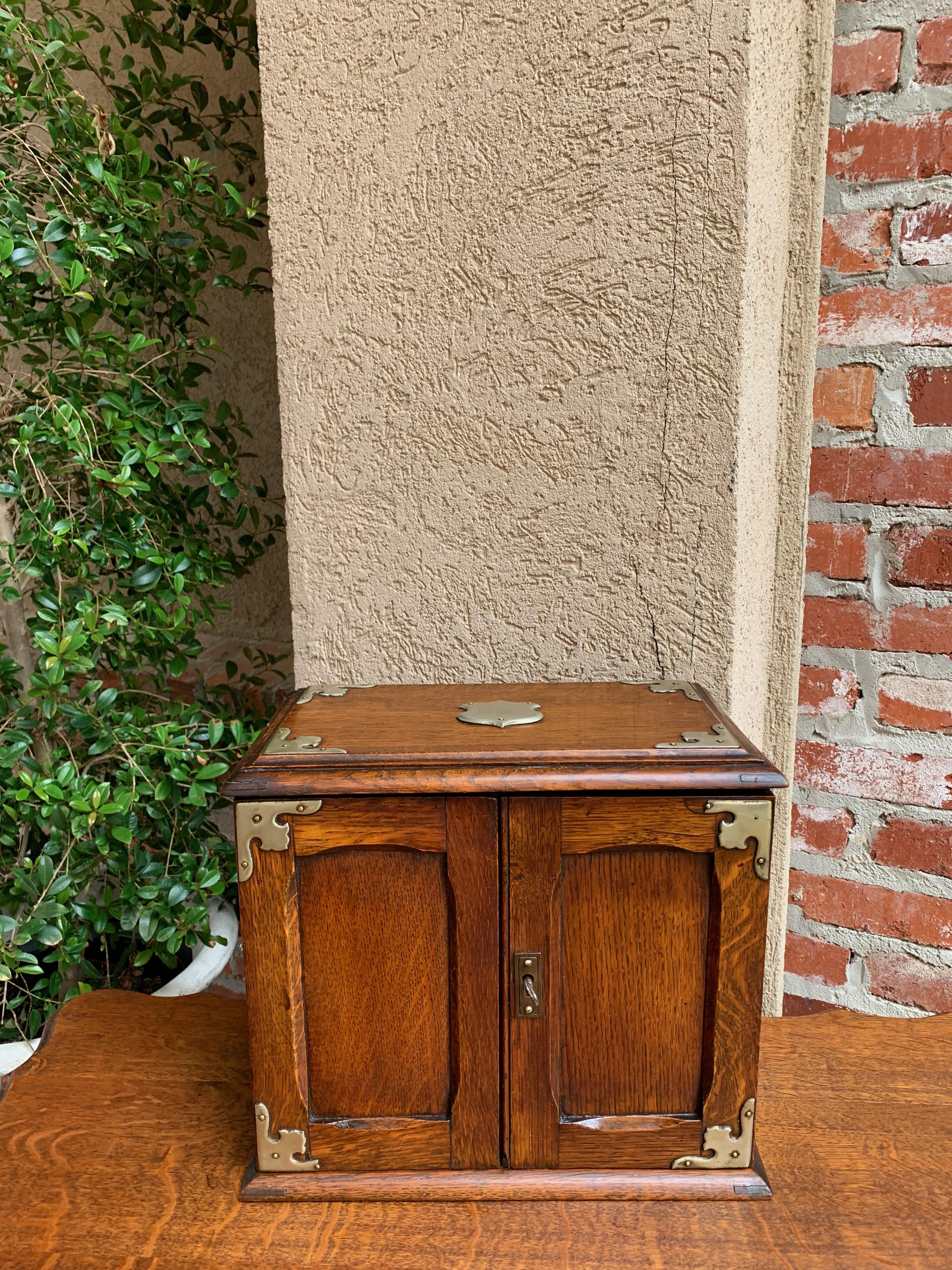 smoking pipe cabinet