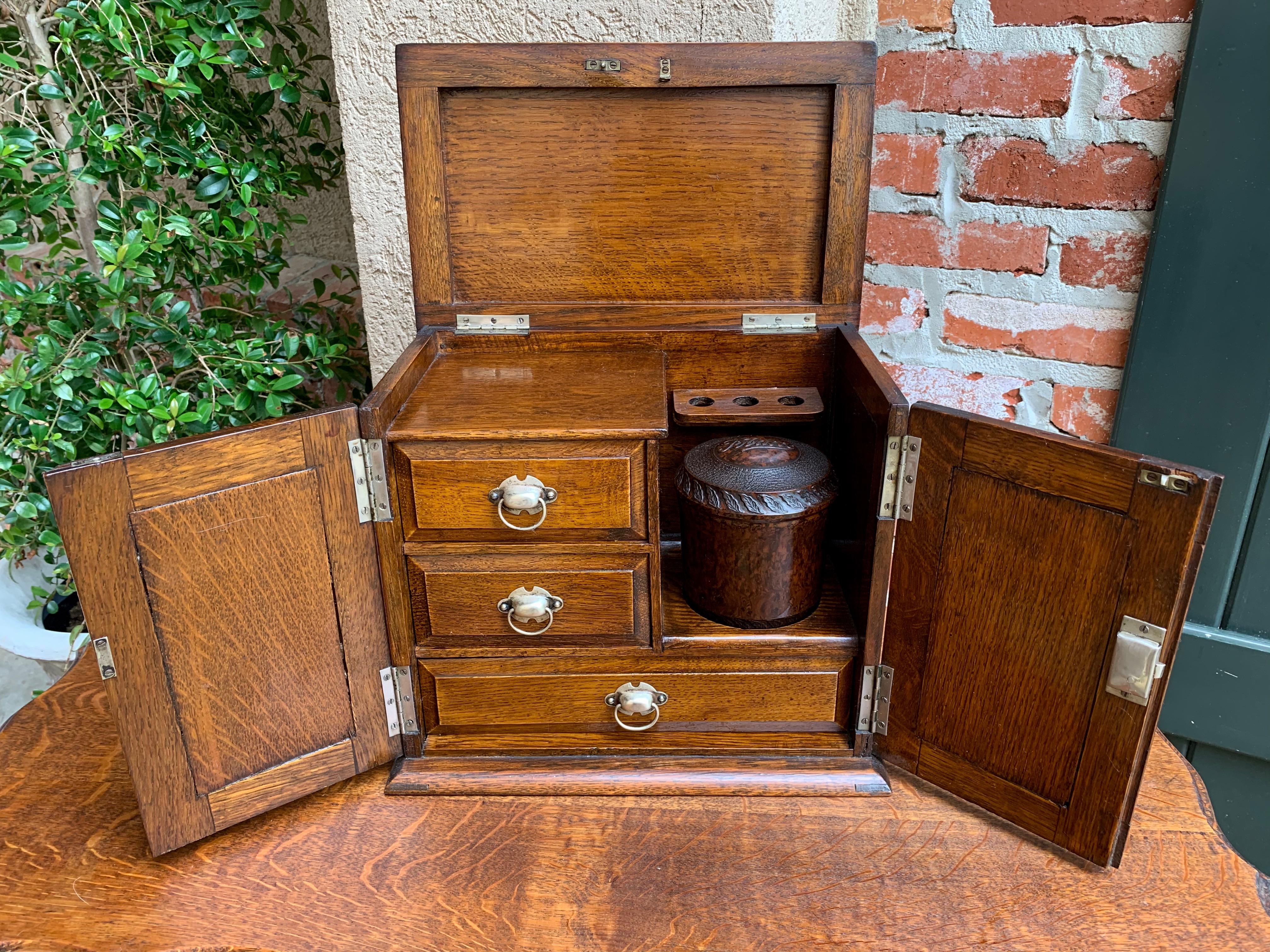 Antique English Tiger Oak Pipe Smoke Cabinet Card Game Box Humidor Lift Top In Good Condition In Shreveport, LA