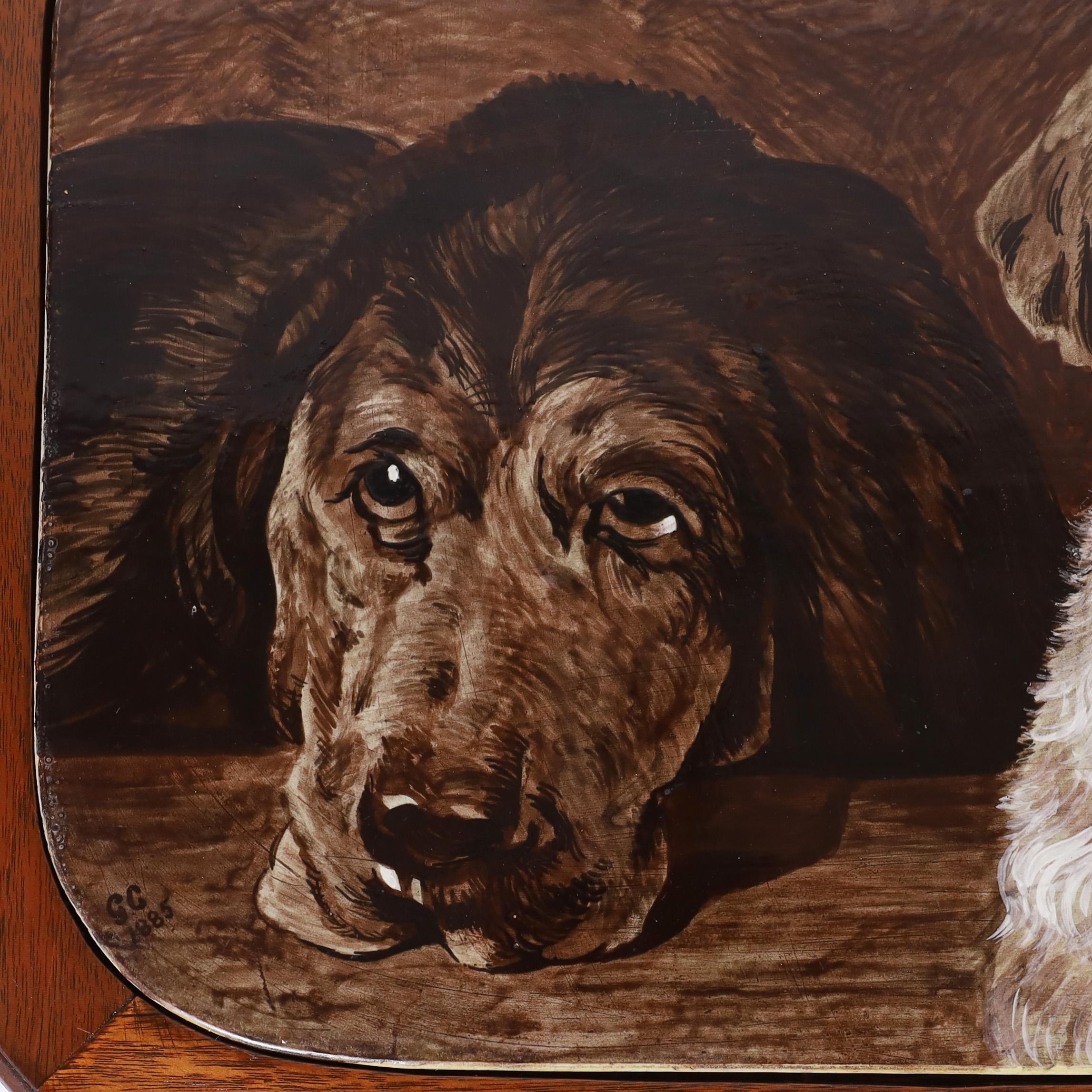 Antiker englischer Kacheltisch mit Hunden auf einem Sockel aus Kunstbambus (19. Jahrhundert) im Angebot