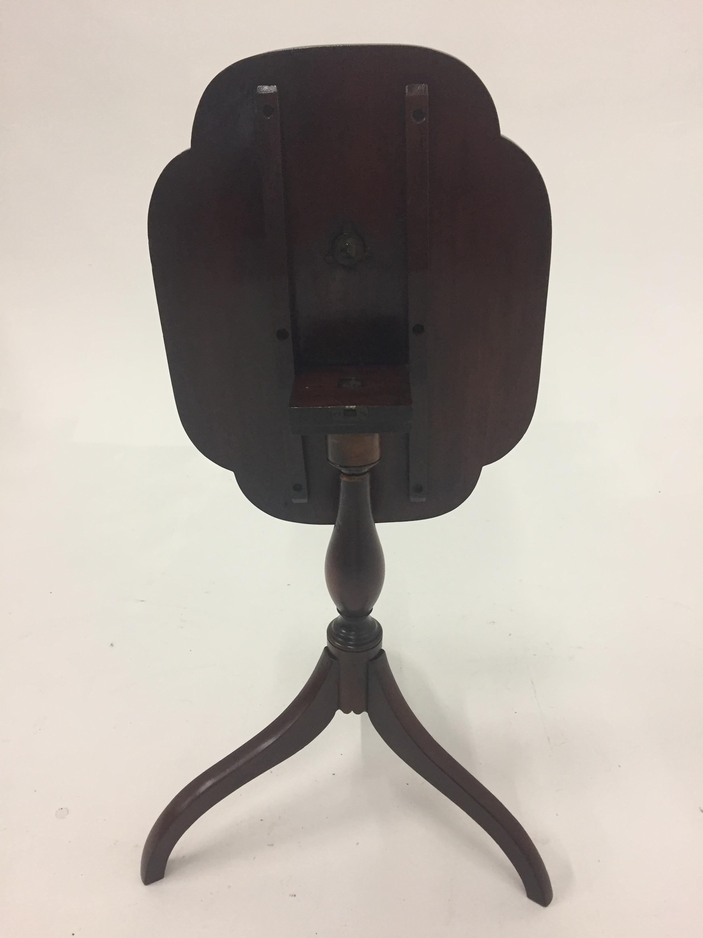 Antique English Tilt Top Mahogany Side Table For Sale 1