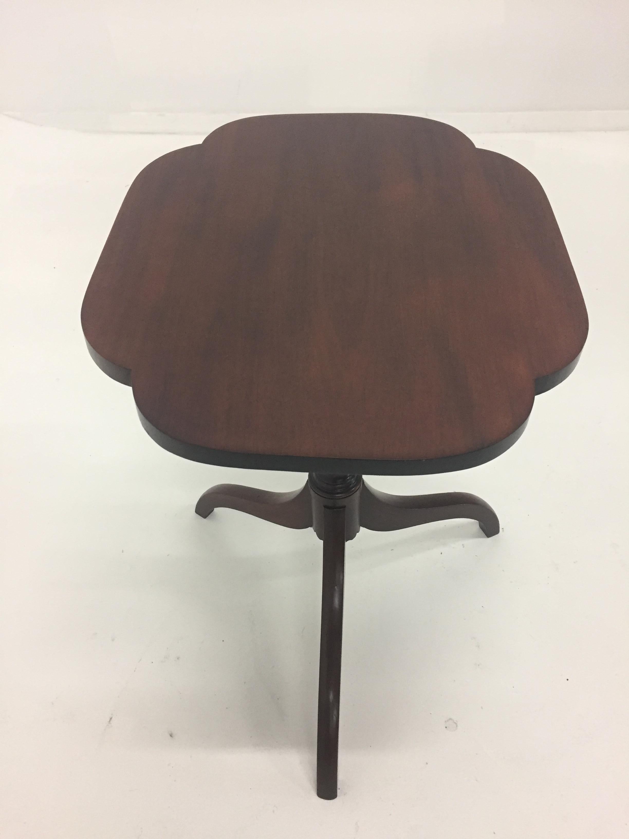 Antique English Tilt Top Mahogany Side Table For Sale 2