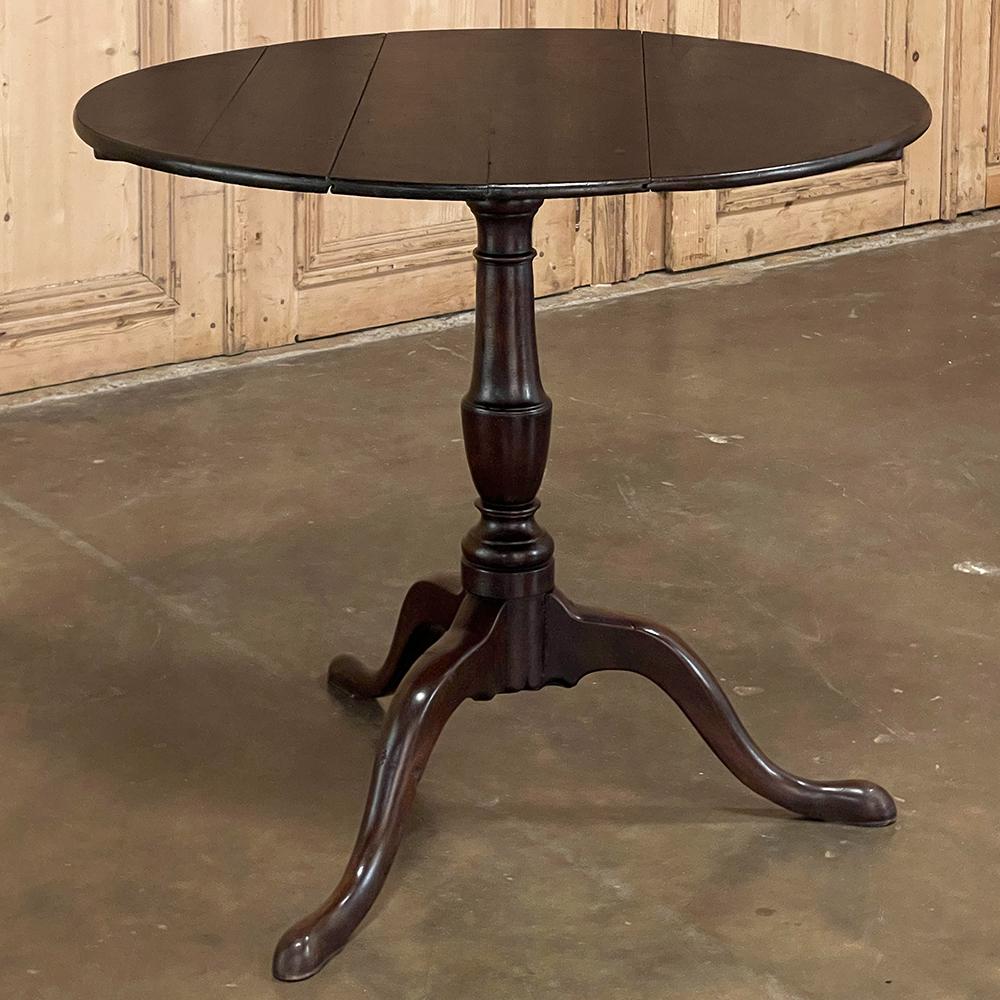 Antique English tilt-top oval lamp table ~ end table was hand-crafted and turned from solid old-growth oak, then stained a lovely mahogany coloration. The oval top is mounted on a tilting mechanism which makes it ideal for almost any seating
