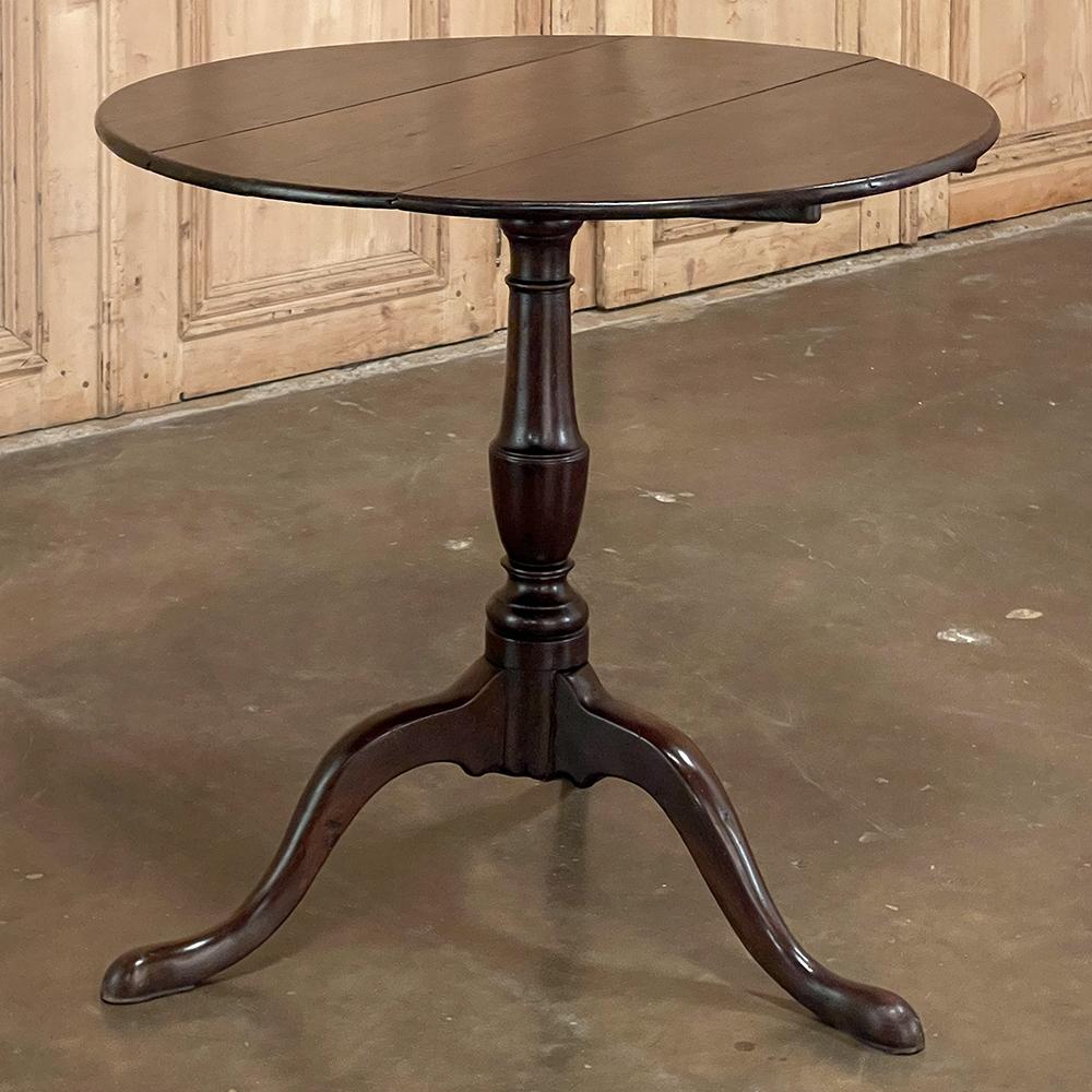 Antique English Tilt-Top Oval Lamp Table ~ End Table In Good Condition In Dallas, TX