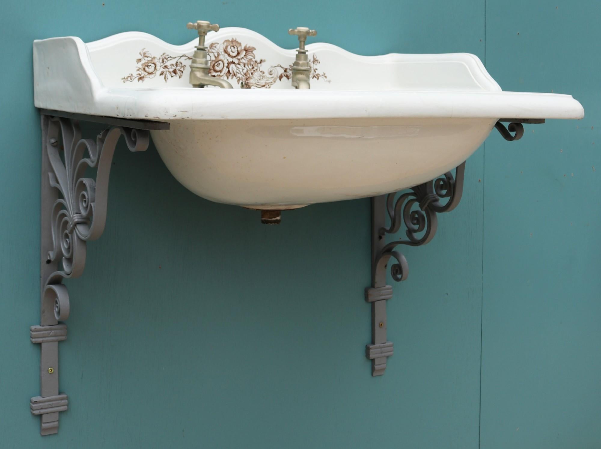 Antique English Transfer Printed Basin or Sink In Fair Condition For Sale In Wormelow, Herefordshire