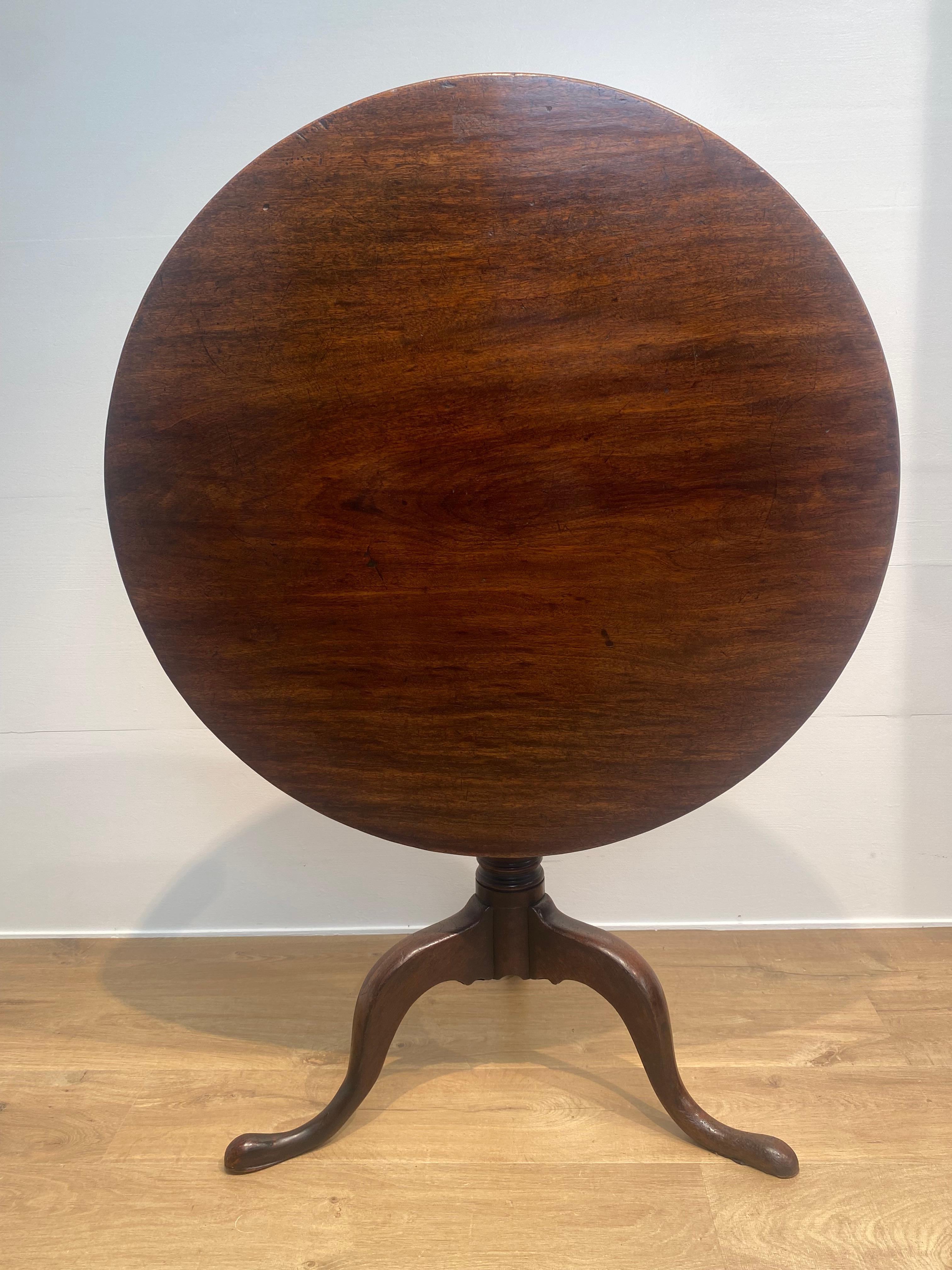 Antique English Tripod Table In Good Condition For Sale In Schellebelle, BE
