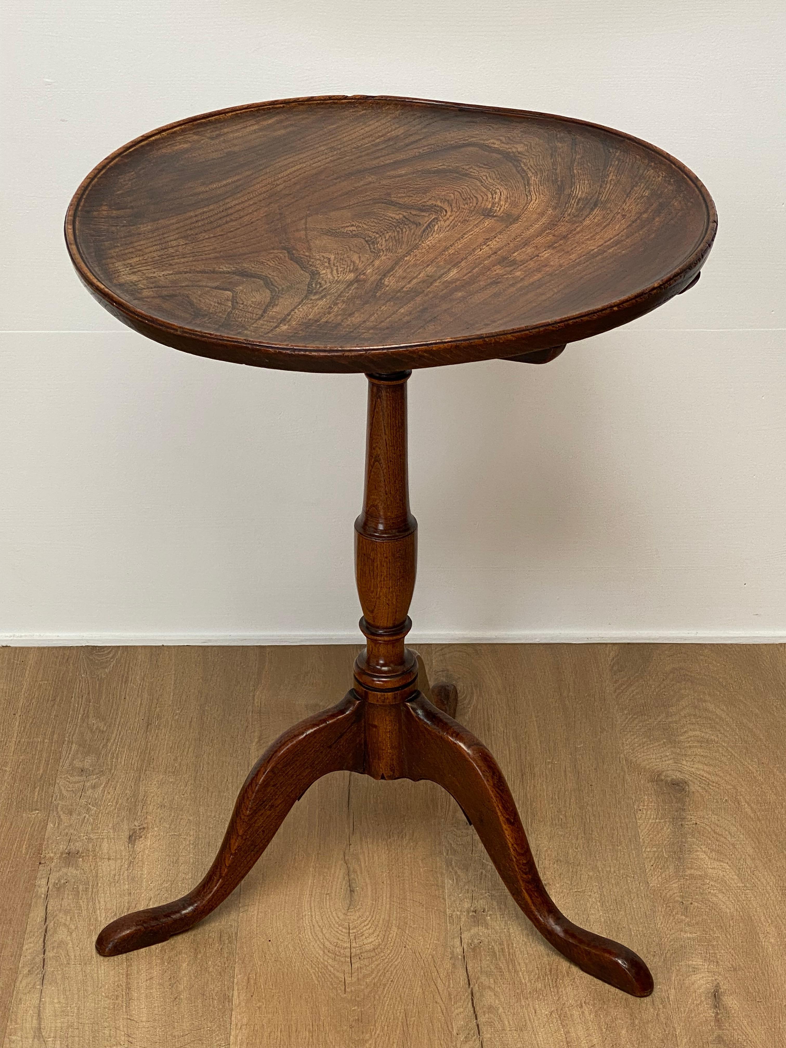 Antique , English Tripod Table in Elm Wood For Sale 3