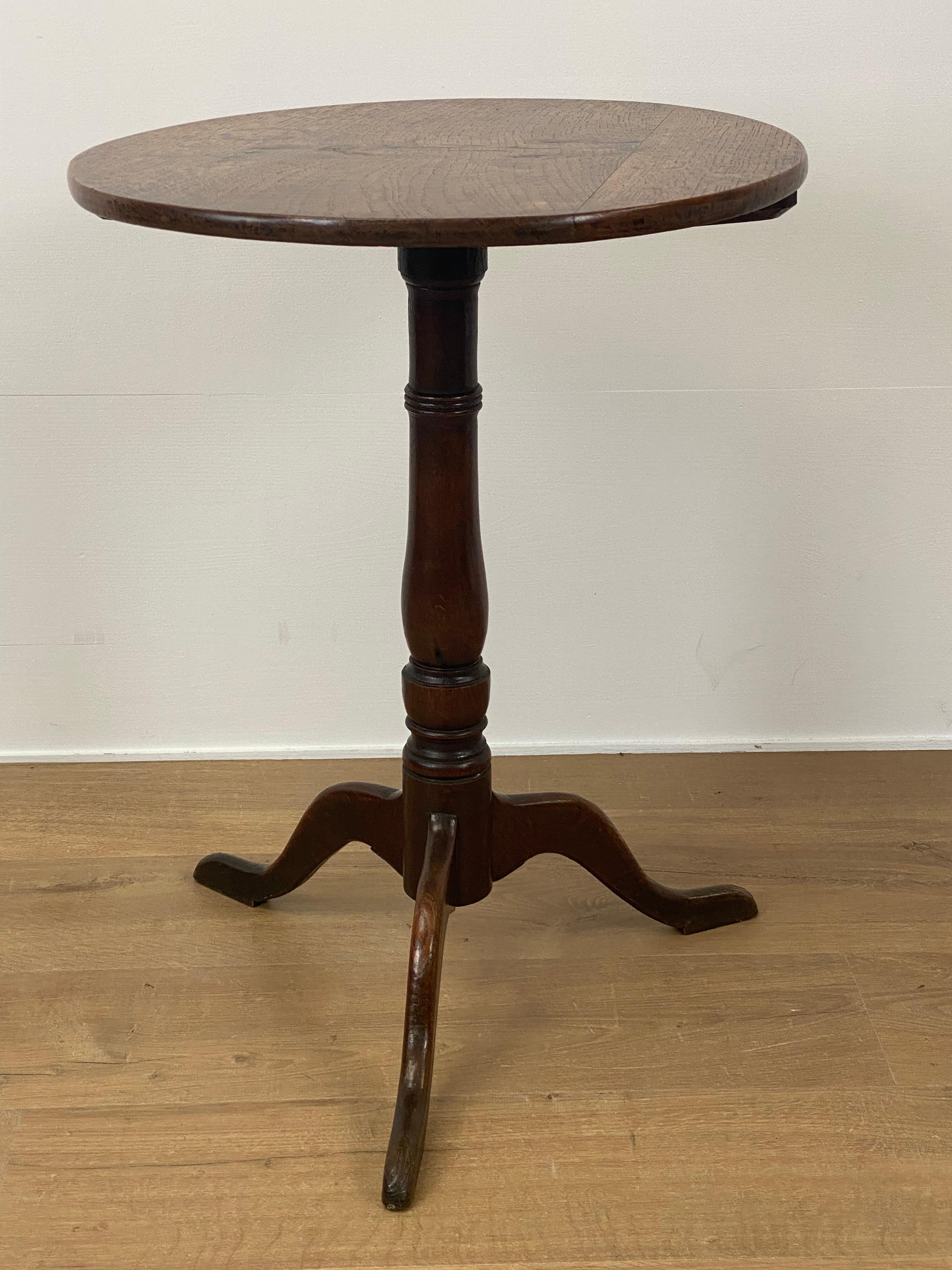 Antique, English Tripod Table in Oak For Sale 1