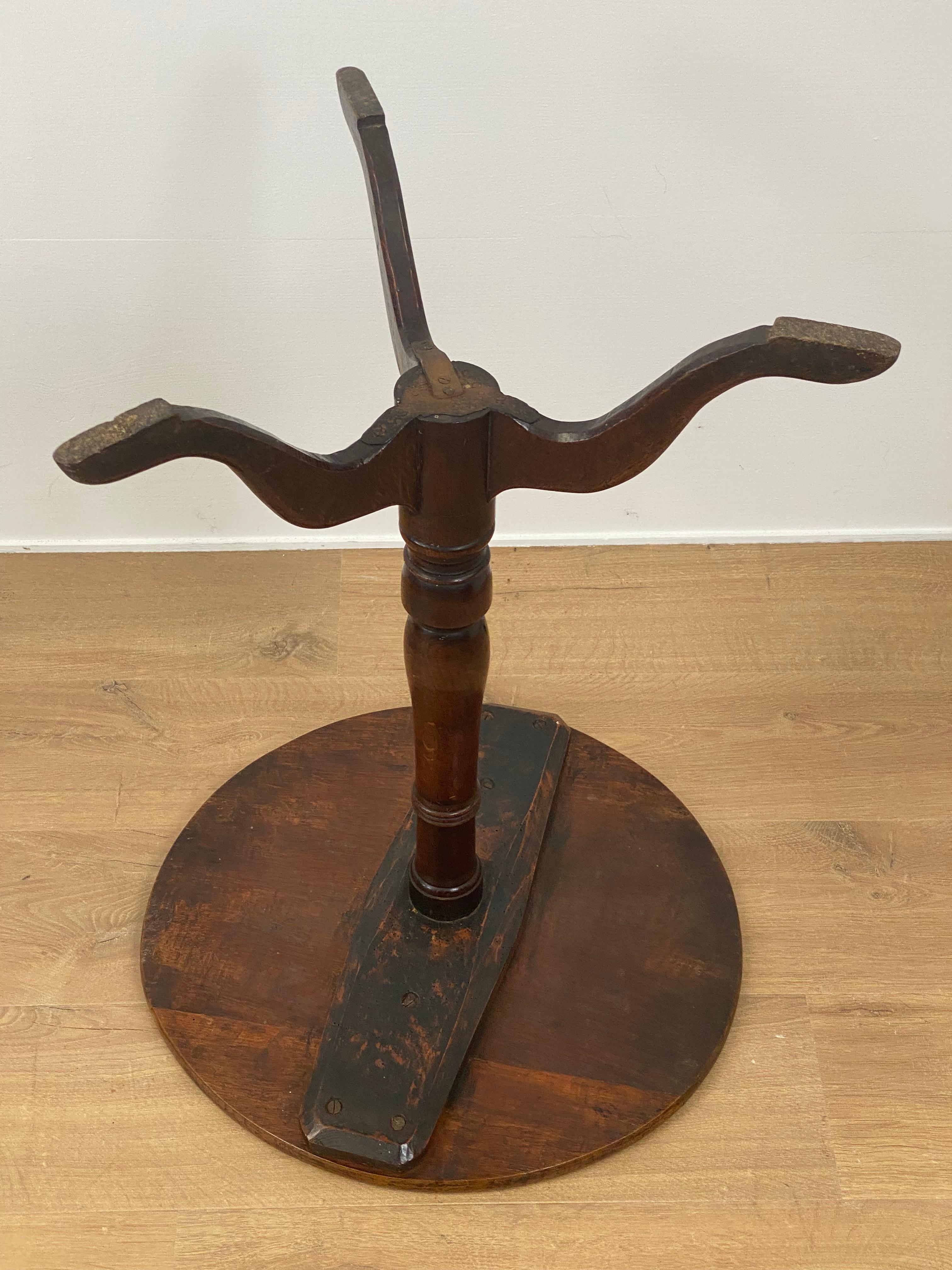 Antique, English Tripod Table in Oak For Sale 3