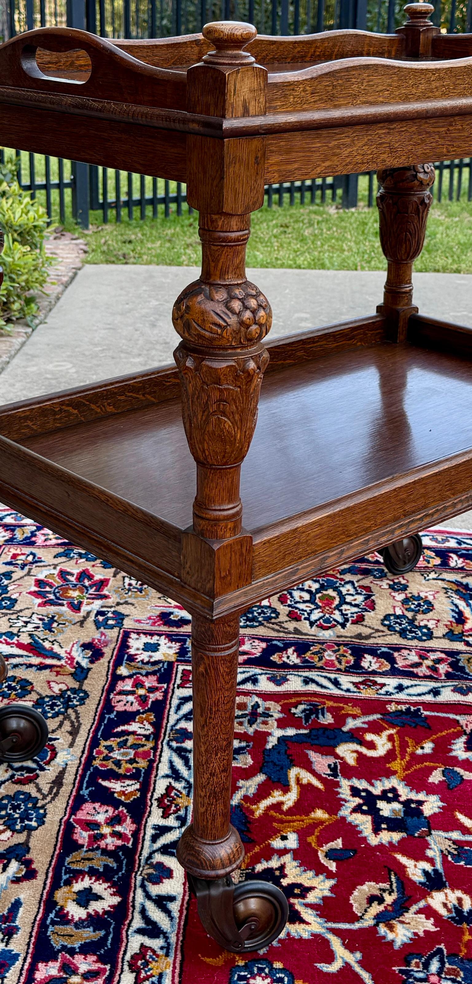 Antico carrello da tè inglese Carrello portapasticceria Vassoio Tudor a 2 piani in Oak, 1930 ca. in vendita 3
