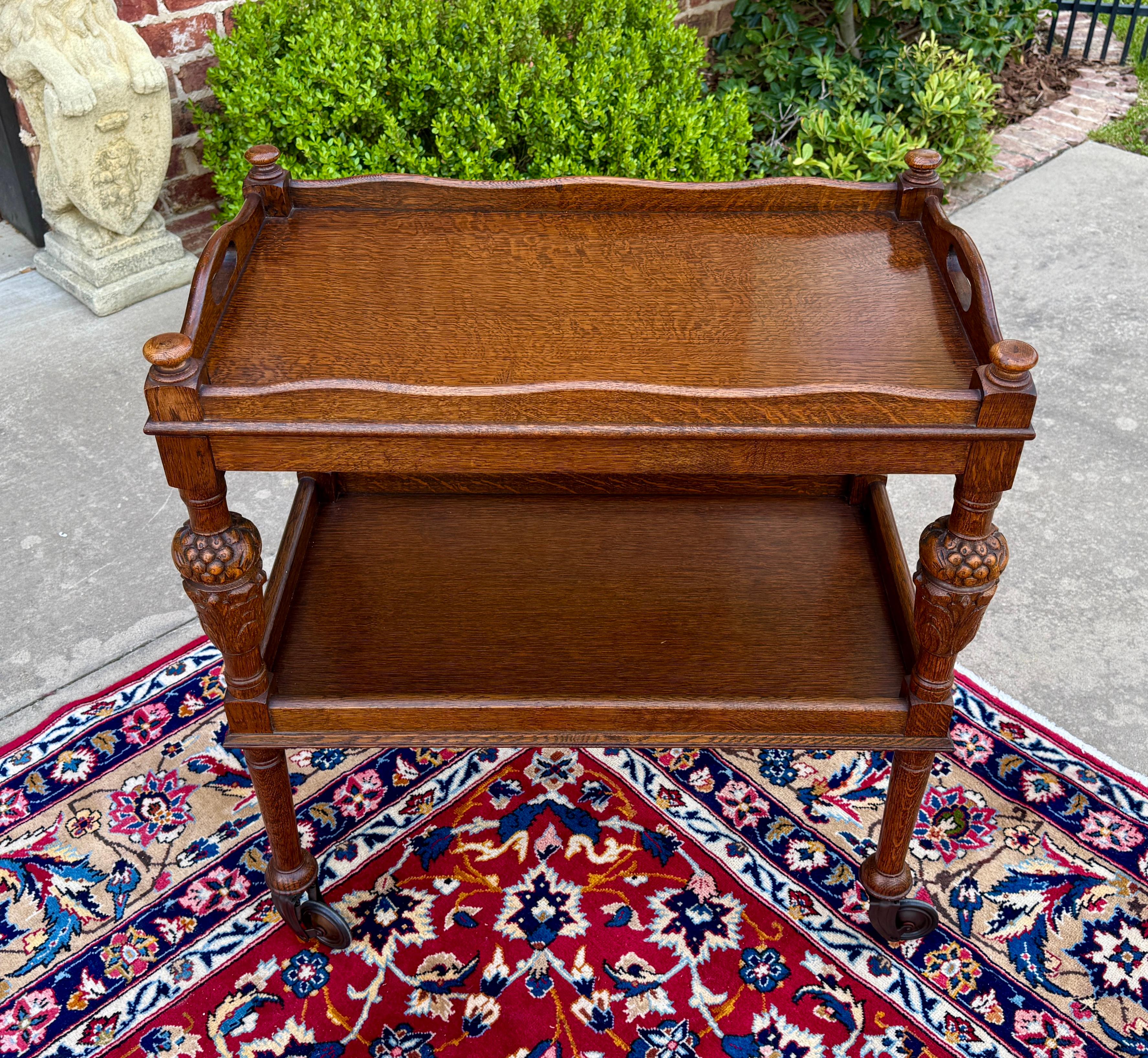 Antico carrello da tè inglese Carrello portapasticceria Vassoio Tudor a 2 piani in Oak, 1930 ca. in vendita 10