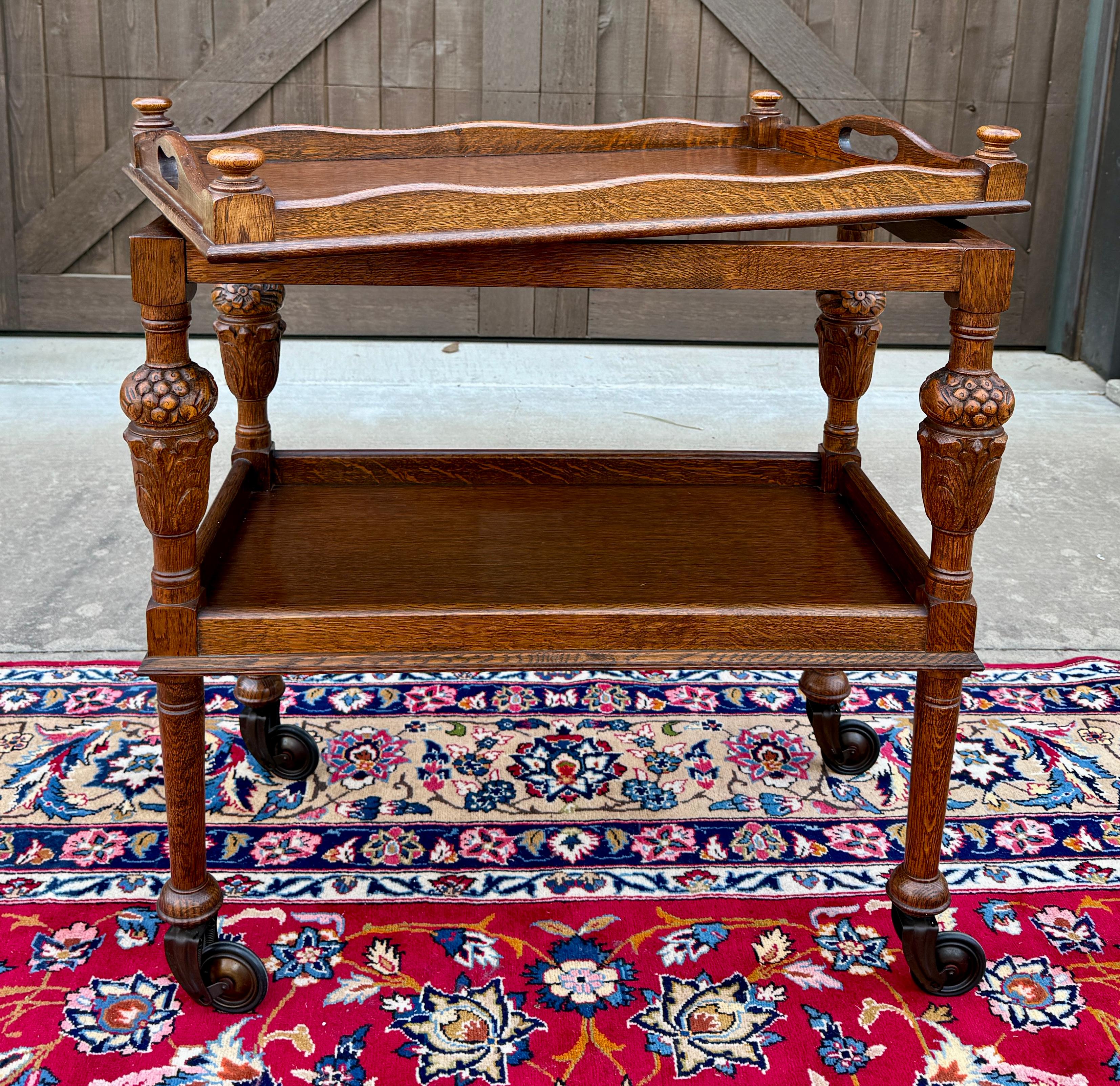 Antico carrello da tè inglese Carrello portapasticceria Vassoio Tudor a 2 piani in Oak, 1930 ca. in vendita 11