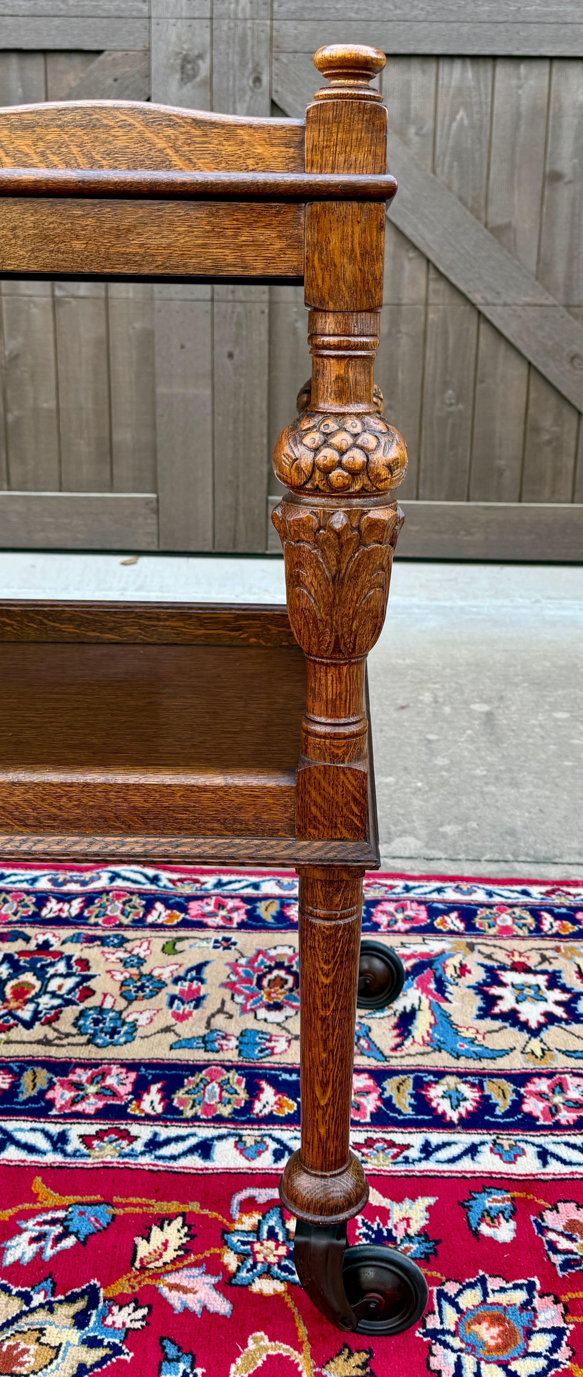 Antico carrello da tè inglese Carrello portapasticceria Vassoio Tudor a 2 piani in Oak, 1930 ca. in vendita 12