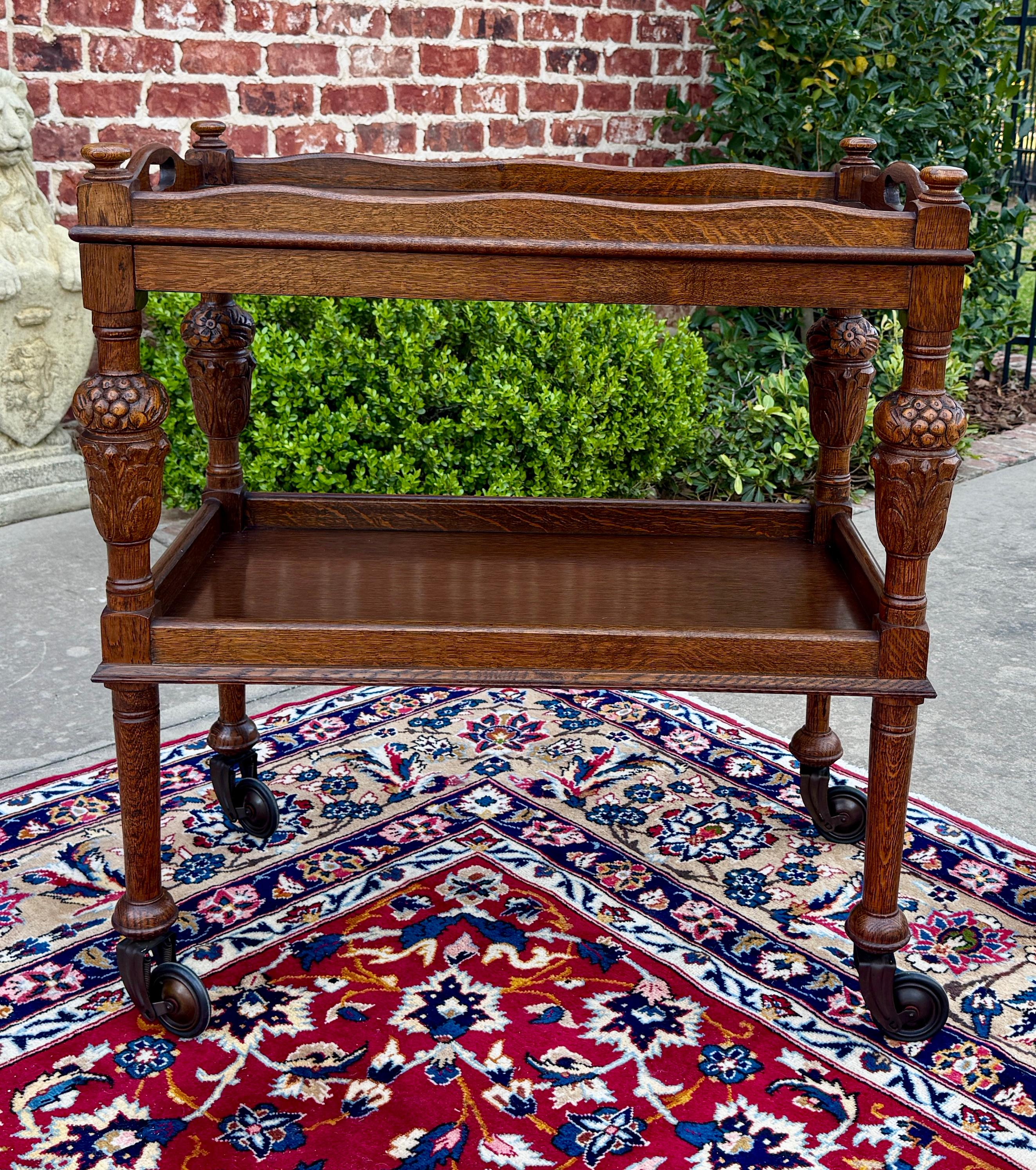 Inglese Antico carrello da tè inglese Carrello portapasticceria Vassoio Tudor a 2 piani in Oak, 1930 ca. in vendita