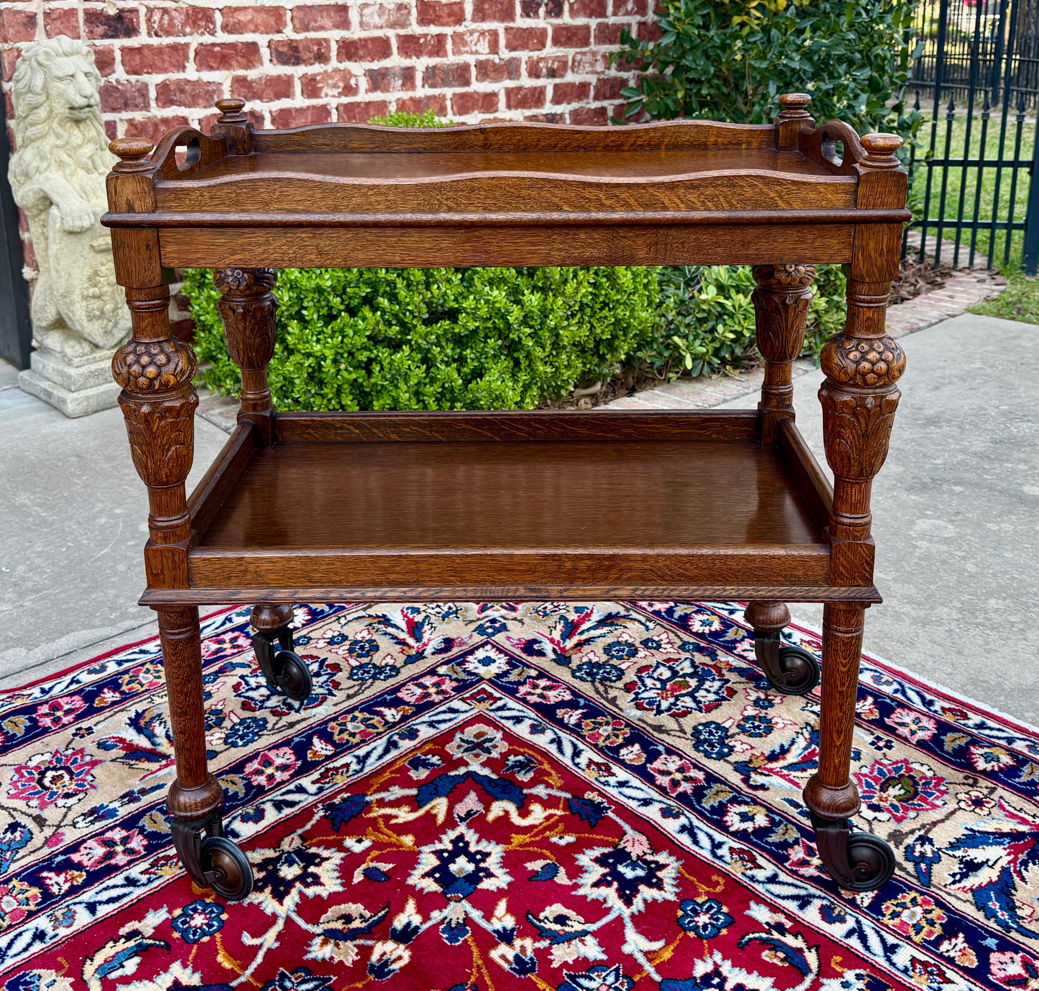 Antico carrello da tè inglese Carrello portapasticceria Vassoio Tudor a 2 piani in Oak, 1930 ca. in vendita 1