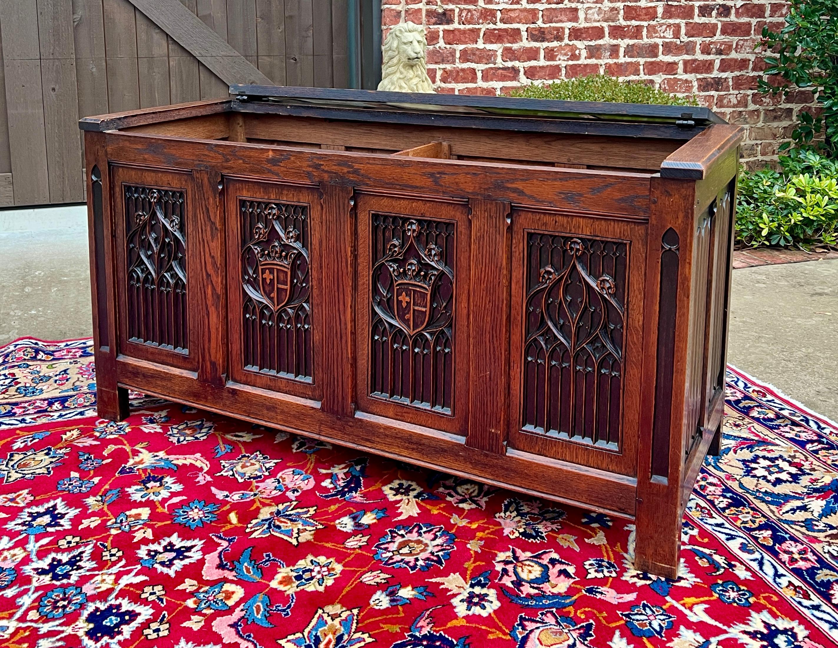 Antique English Trunk Chest Blanket Box Storage Coffer Oak Shield c. 1900-1920 For Sale 5